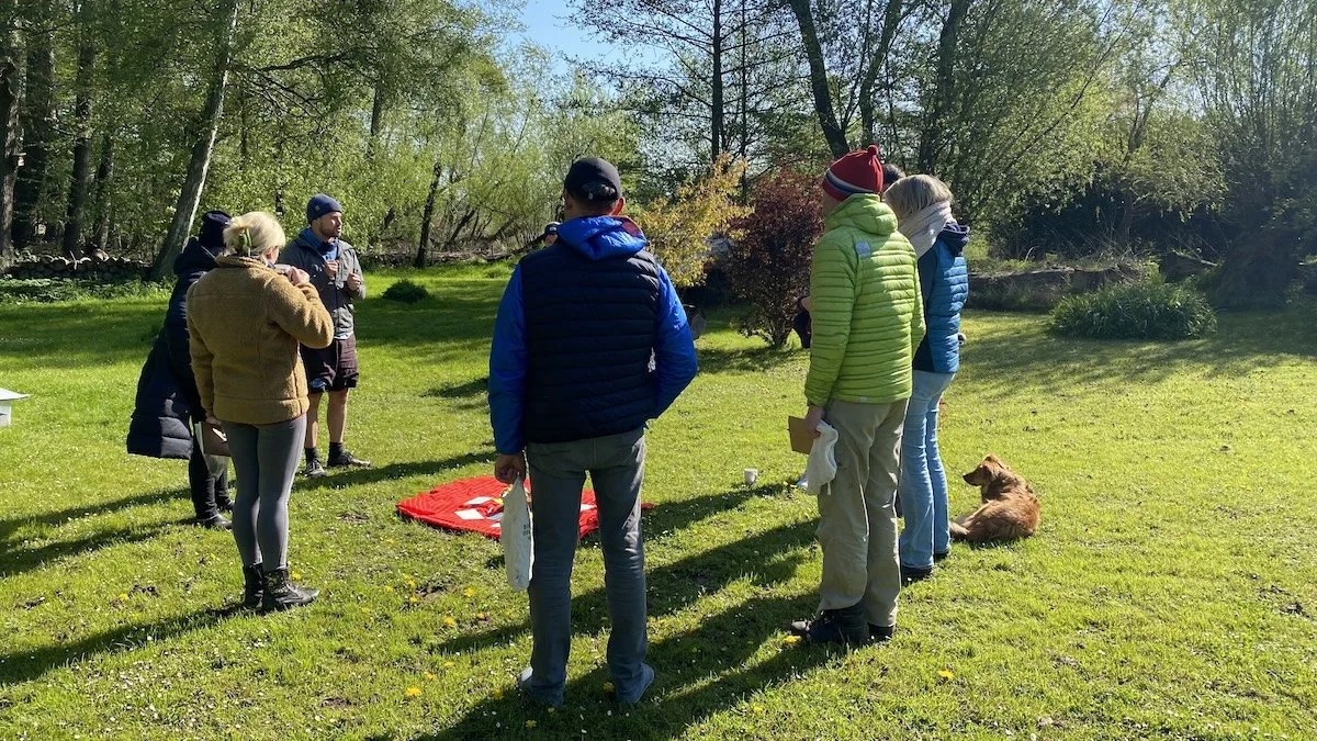 Witali facilitiert Nature Modelling-Prozess im Frühling.jpg