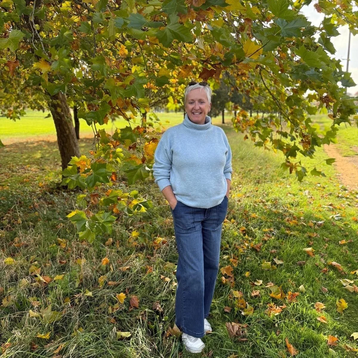 Lilac around the world: @katechapman_69 (in Aldeburgh UK) sporting her fab @lilisidonio_official and @oatnewyork. Love and miss you my sweet friend ❤️