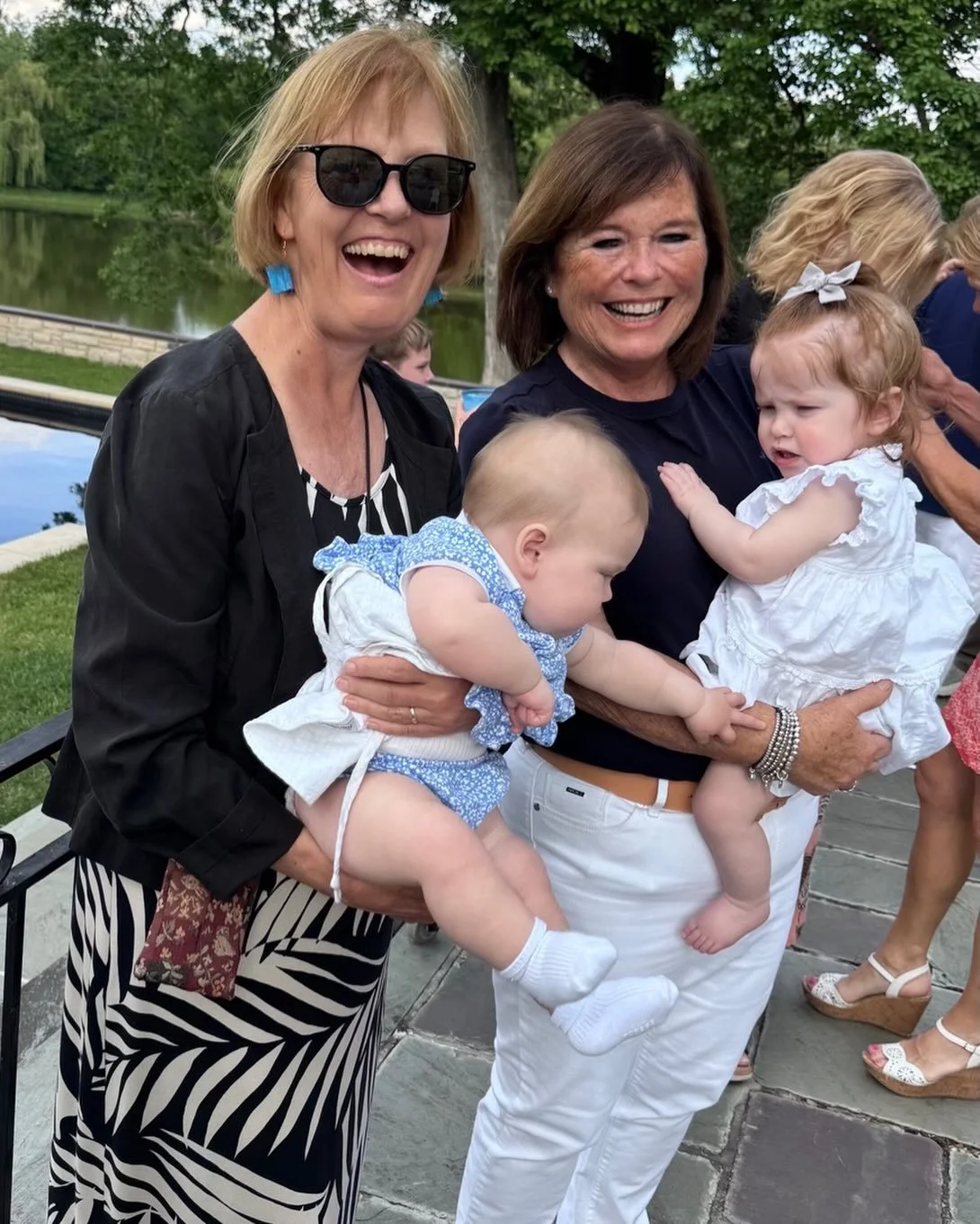 Lilac in the wild: Pam looking lovely in her @josephribkoff and enjoying family time in Iowa. Those babies 🥰