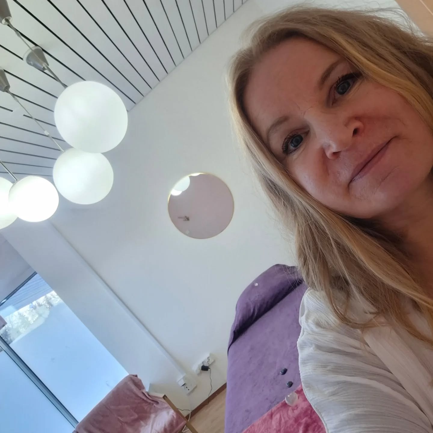 #hermostonhellinishoito #energiahoito 

Juuri p&auml;&auml;ttynyt rauhoittava ja rentouttava hoitohetki oli asiakkaan ensikosketus energiahoitoihin.

Et tarvitse mit&auml;&auml;n ennakkotietoa tai osaamista tullaksesi energiahoitoon, vain toiveen saa