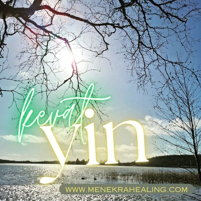 Fyysisest&auml; kehosta huolehtiminen on t&auml;rke&auml; osa kokonaisvaltaista hyvinvointia. Yinjooga on lempe&auml; tapa vaikuttaa kehoon, mieleen ja omaan energiaan. 

Fyysisess&auml; kehossa harjoitus auttaa faskialinjoja nesteytym&auml;&auml;n e