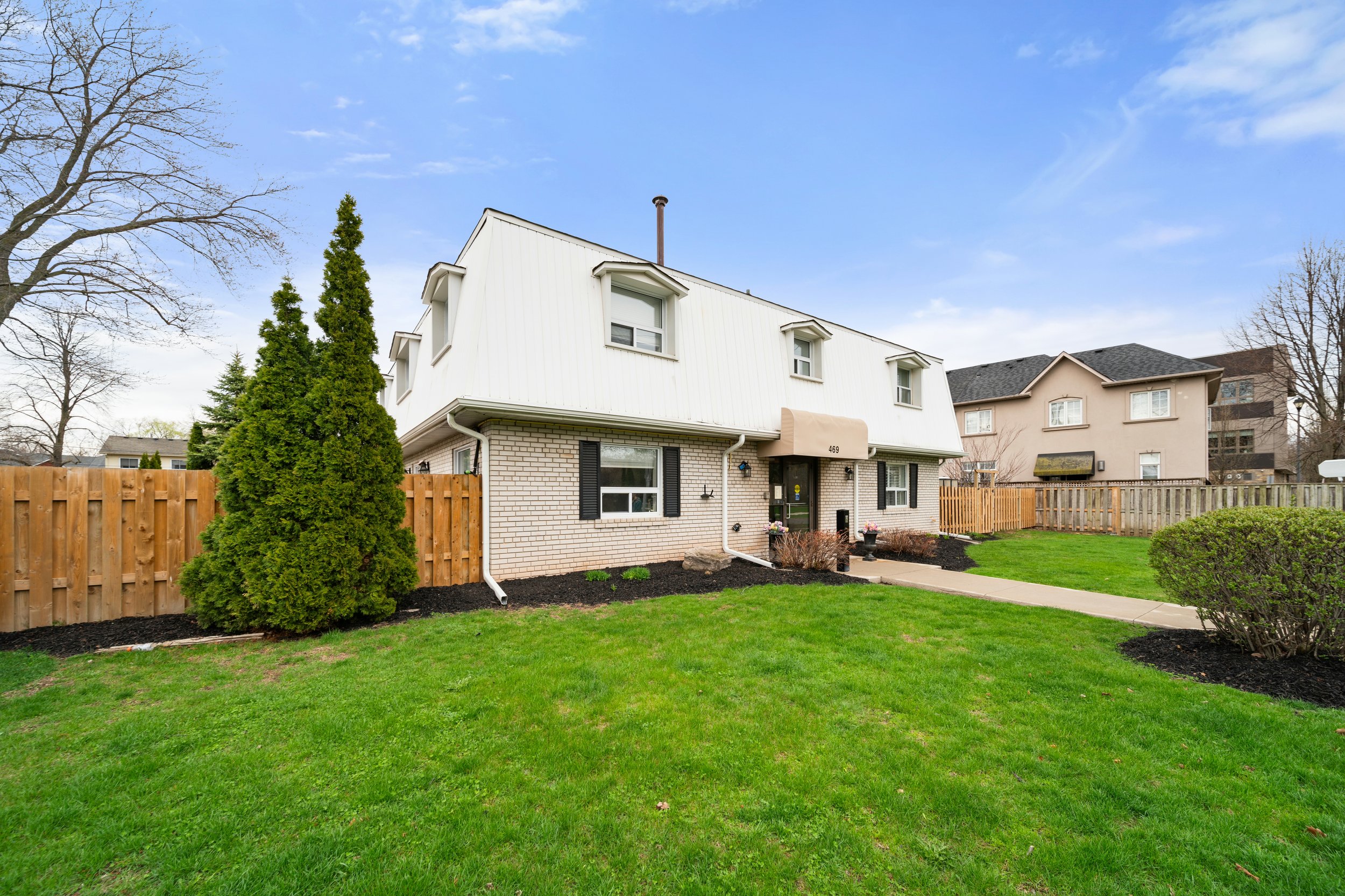 469 Claridge Rd #4_Exterior8.jpg