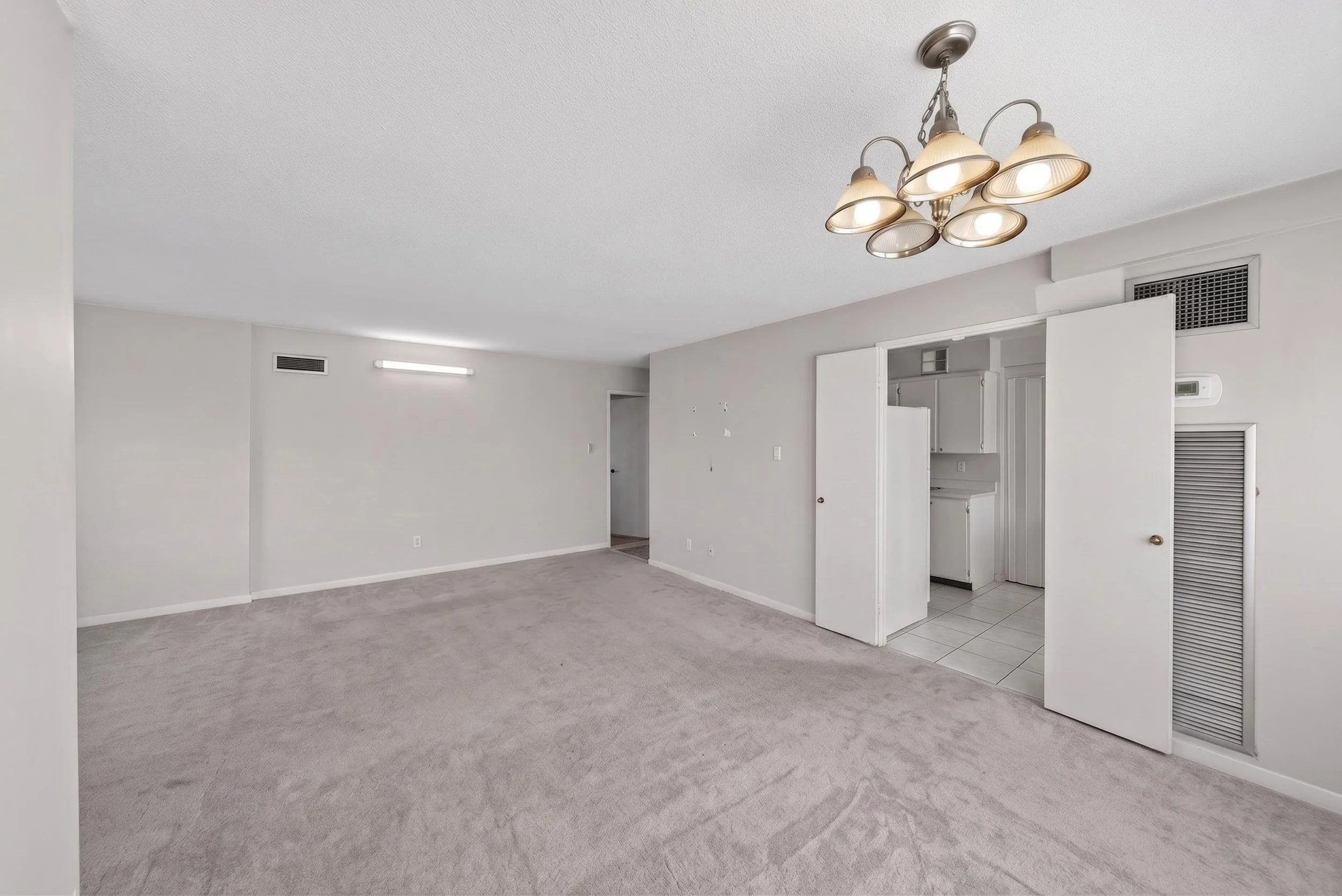 1580MississaugaValleyBlvd_Destaged_Interior57.jpg