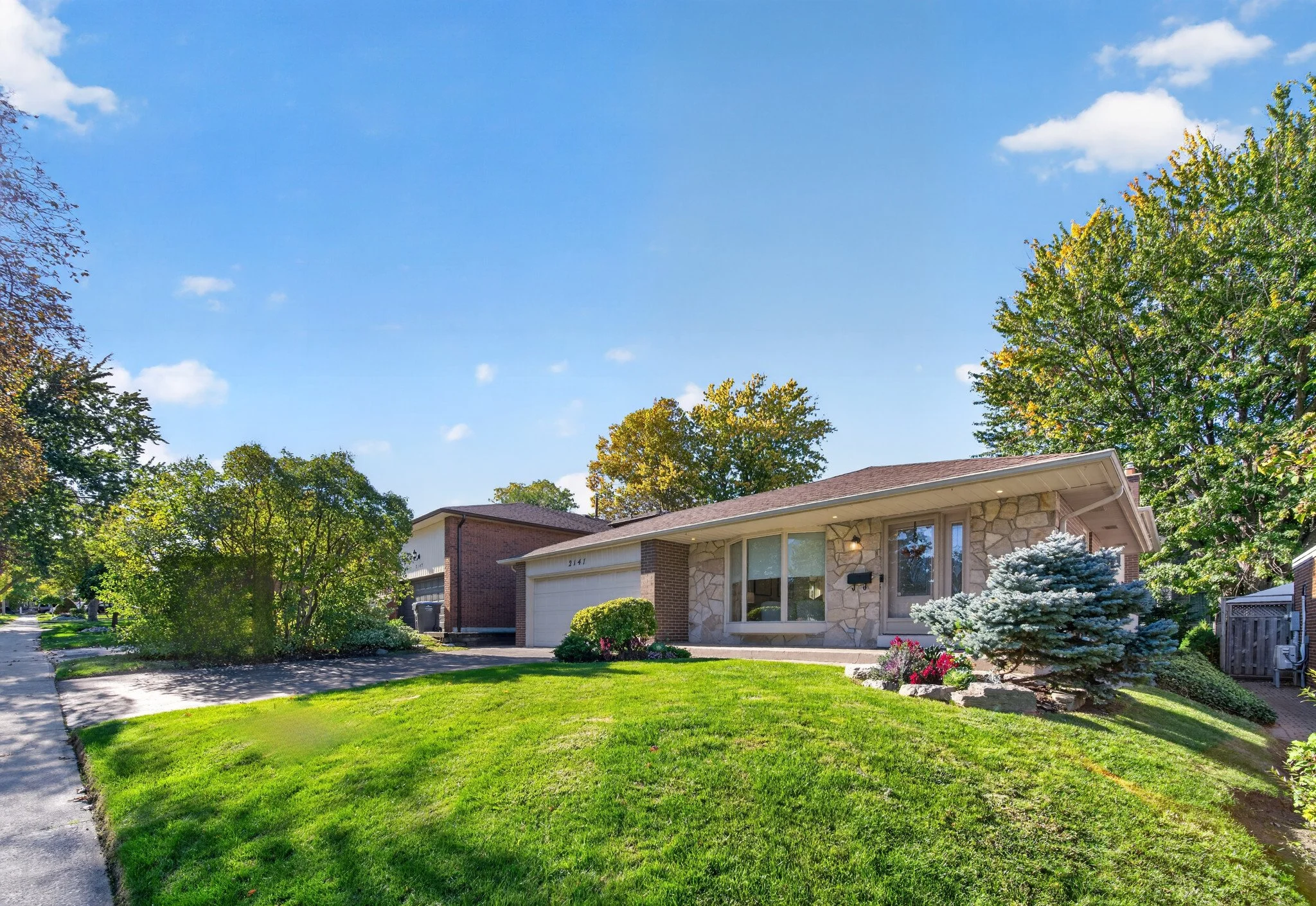 036_2141_Herridge_02_FRONT-EXTERIOR.jpg