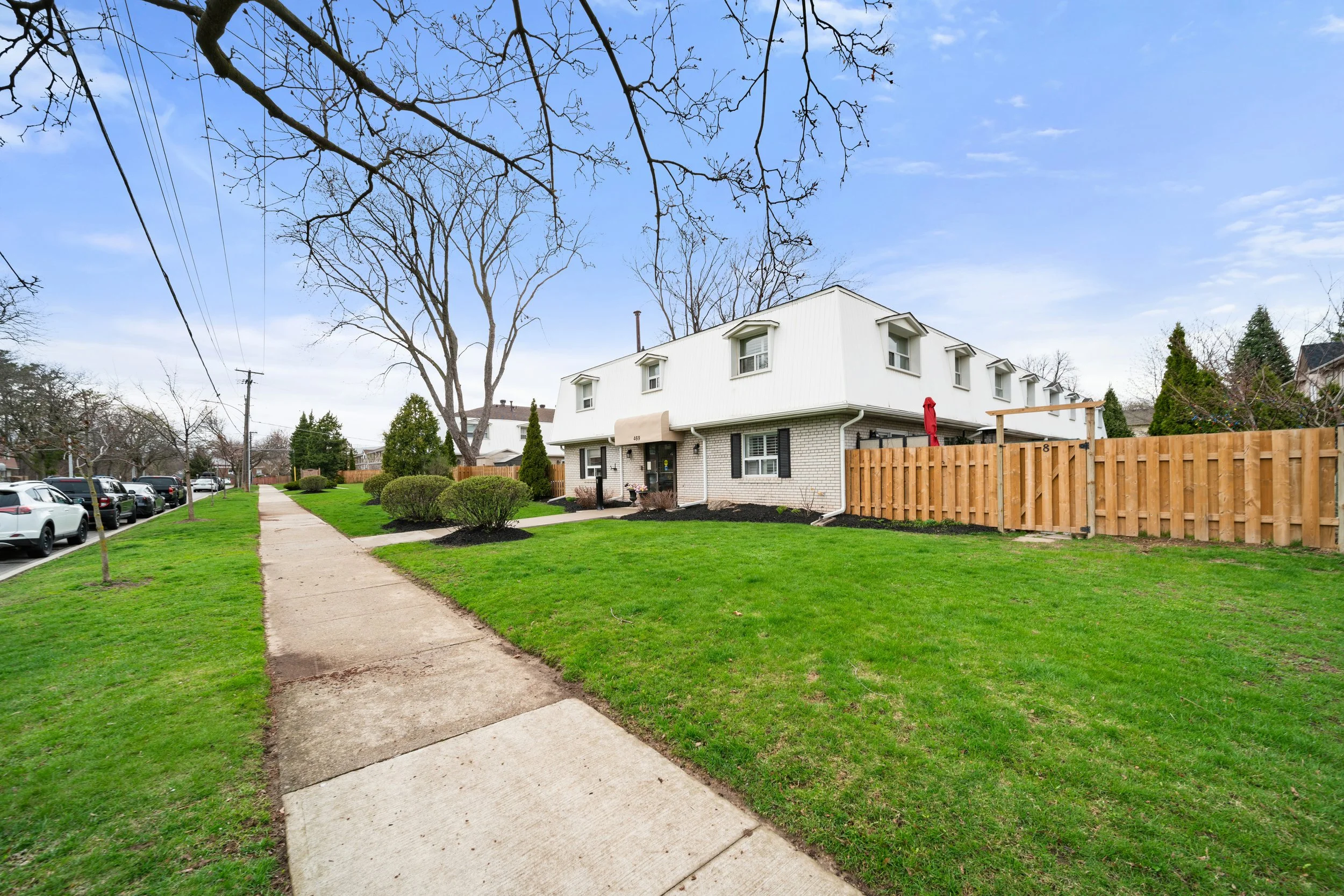 469 Claridge Rd _4_Exterior5.jpg