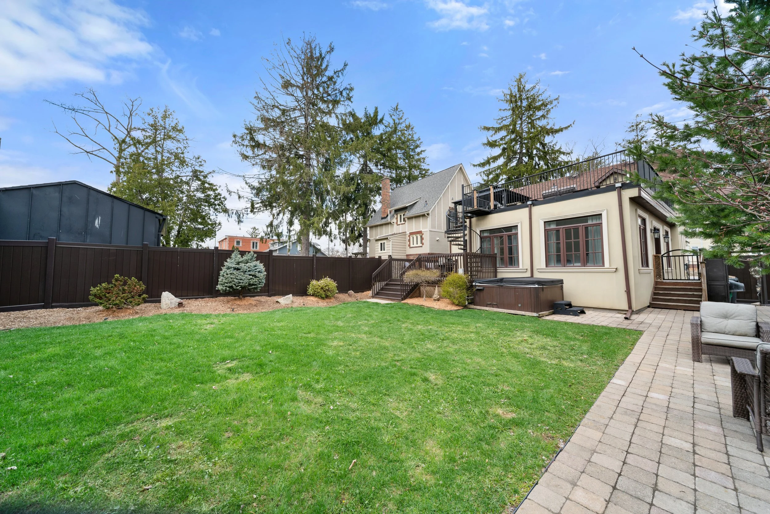 36 Mississauga Rd N_Exterior5.jpg