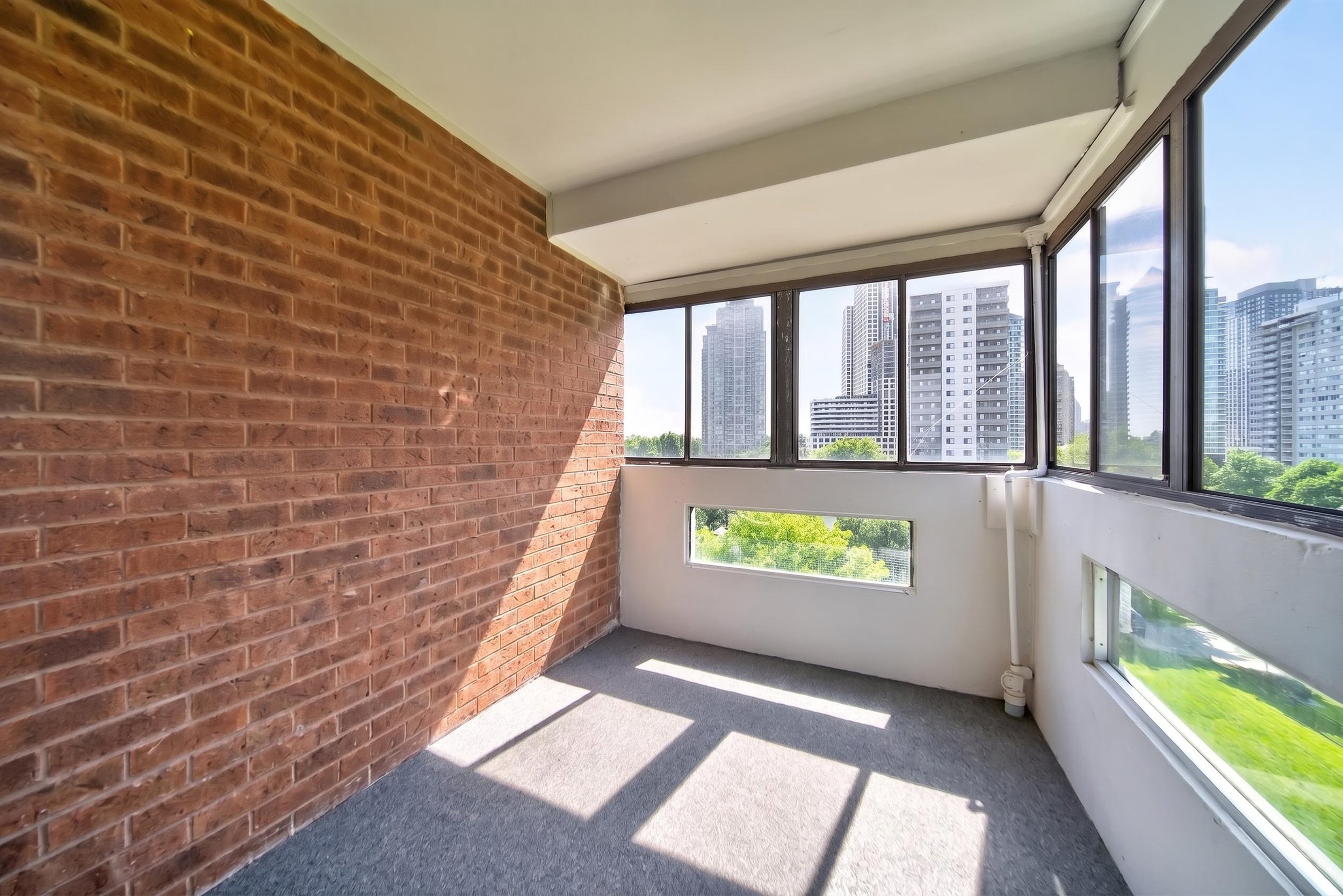 1580MississaugaValleyBlvd_Destaged_Interior43.jpg