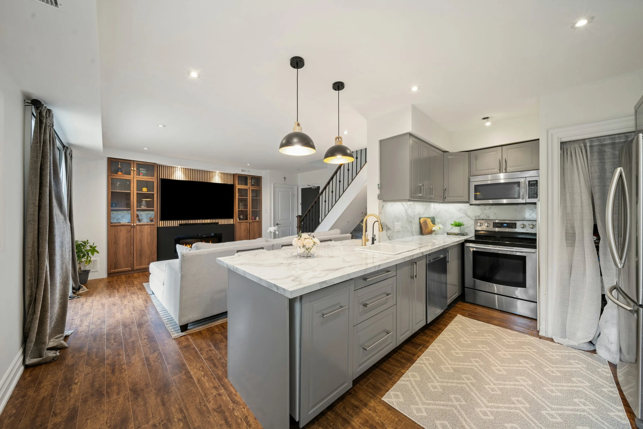 469 Claridge Rd #4_Interior12.jpg