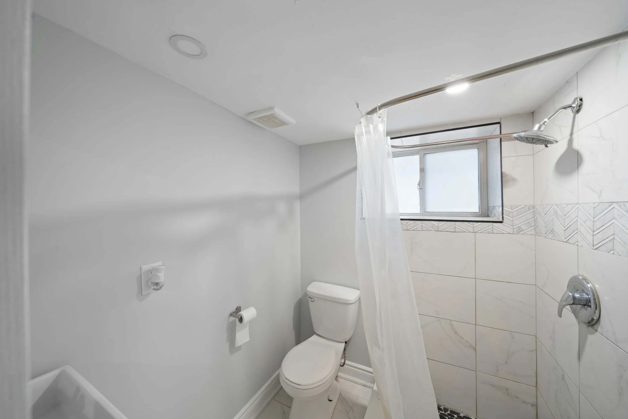 305WeirStN_Interior7_REMOVED.jpg