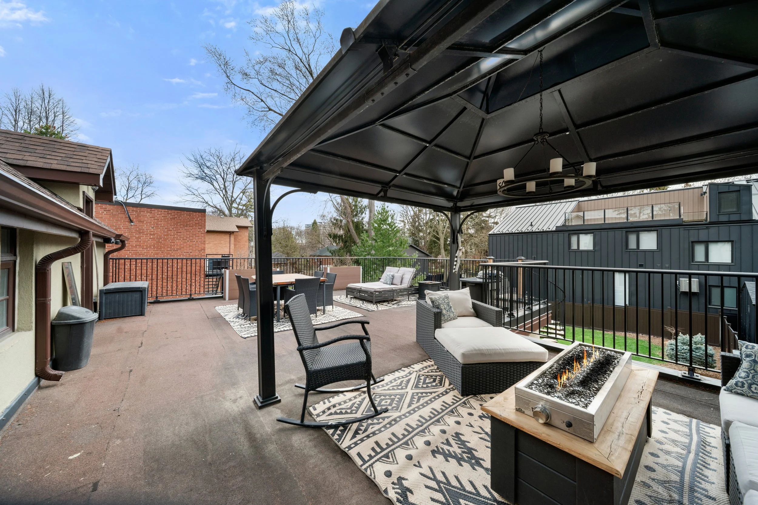 36 Mississauga Rd N_Exterior13.jpg