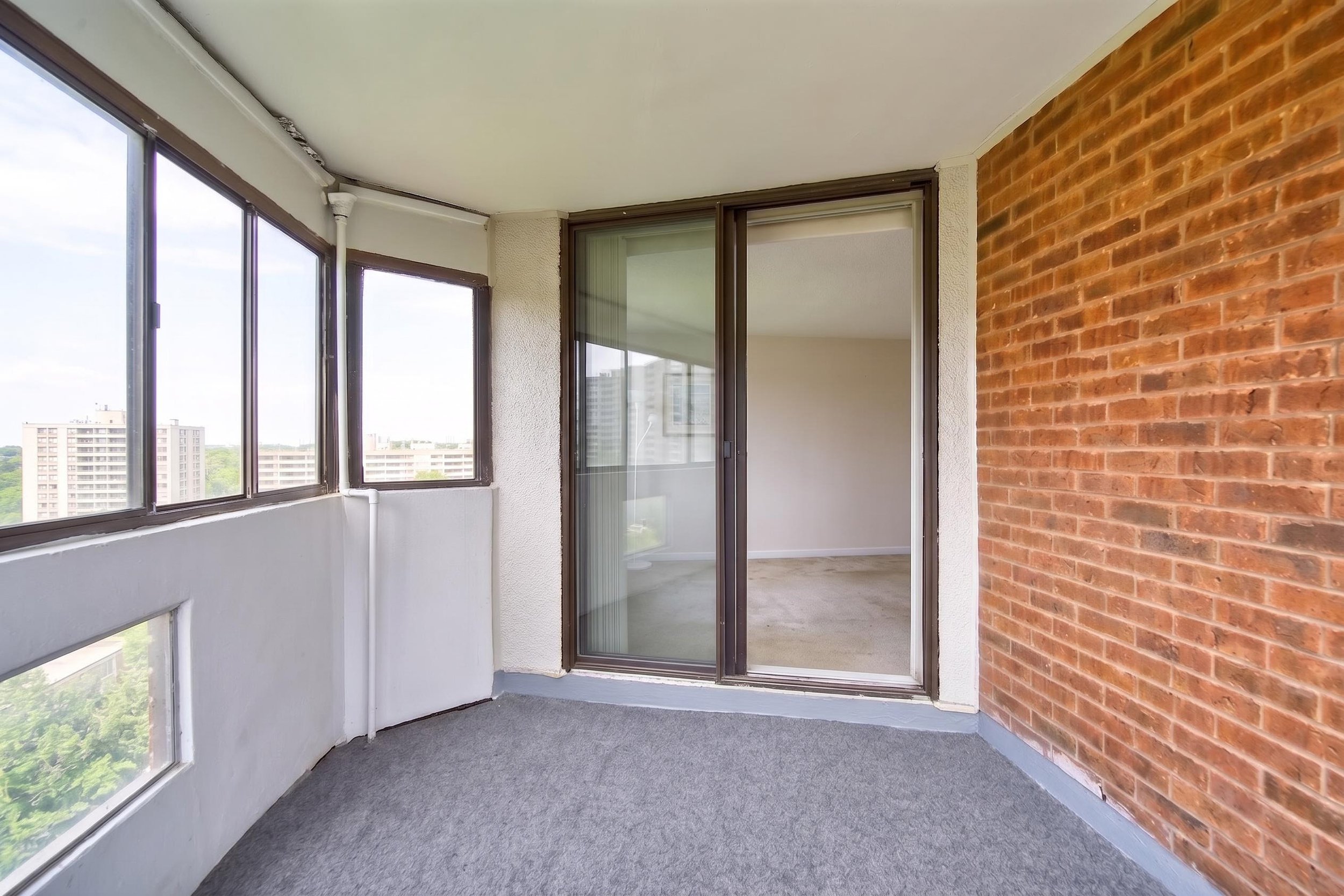1580MississaugaValleyBlvd_Destaged_Interior42.jpg