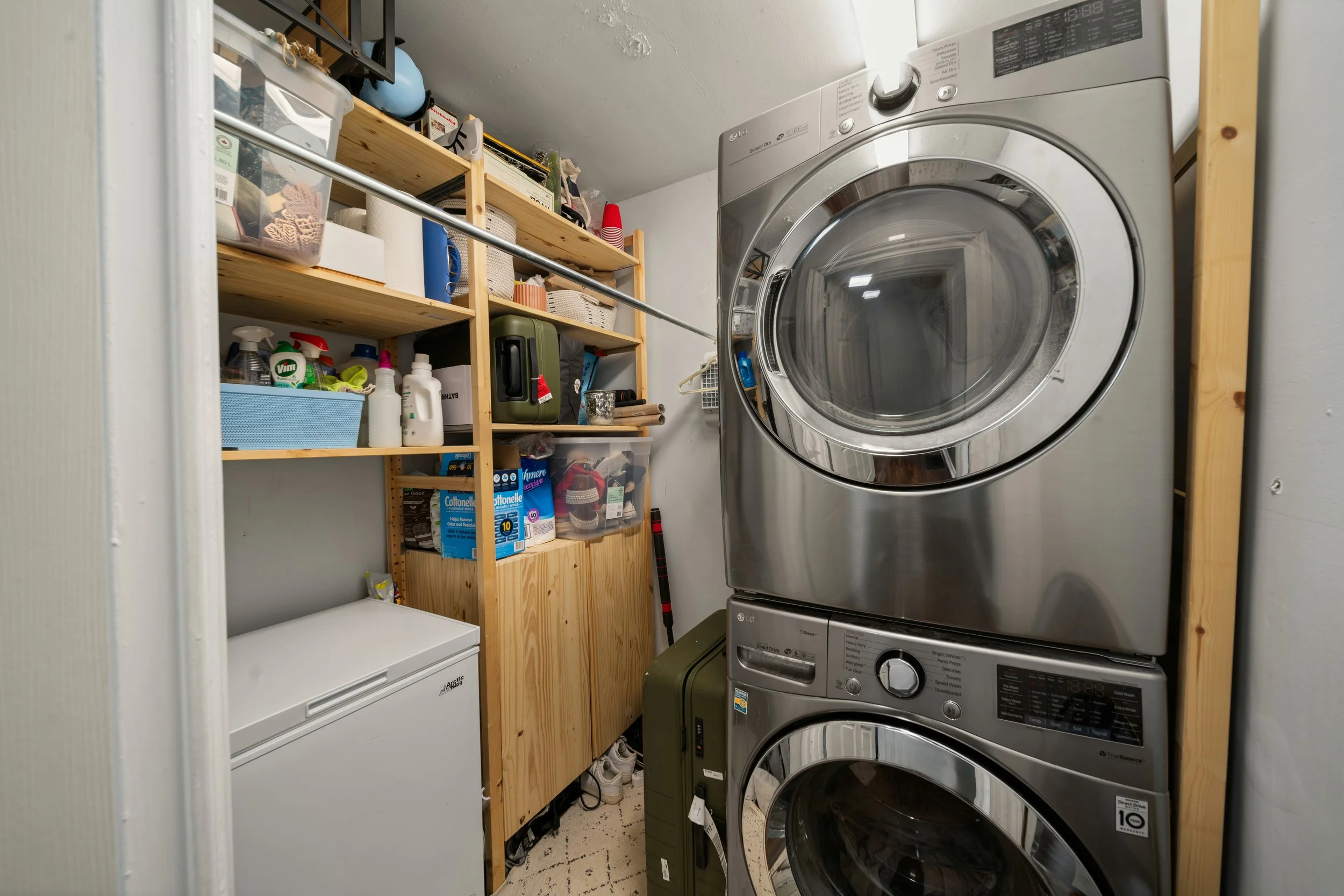 469 Claridge Rd #4_Interior6.jpg