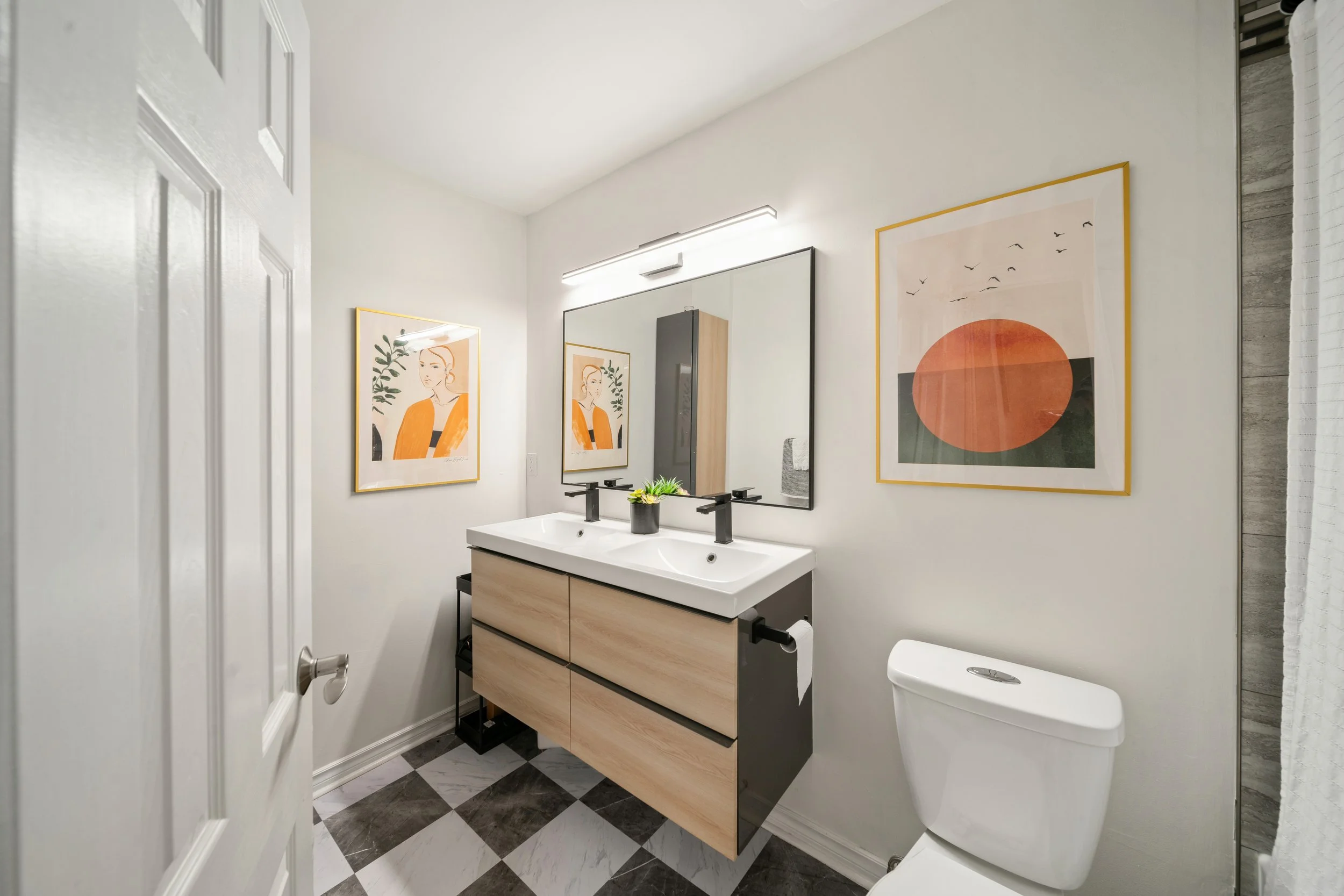 469 Claridge Rd #4_Interior5.jpg