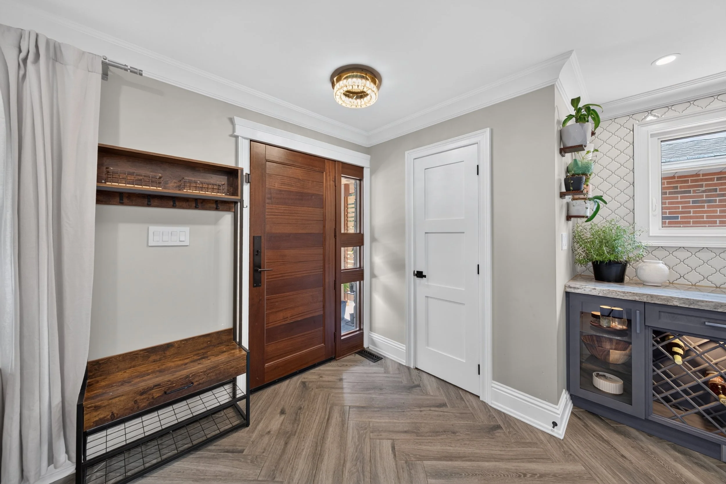 001_2612_Cushing_Rd_Interior_02.jpg