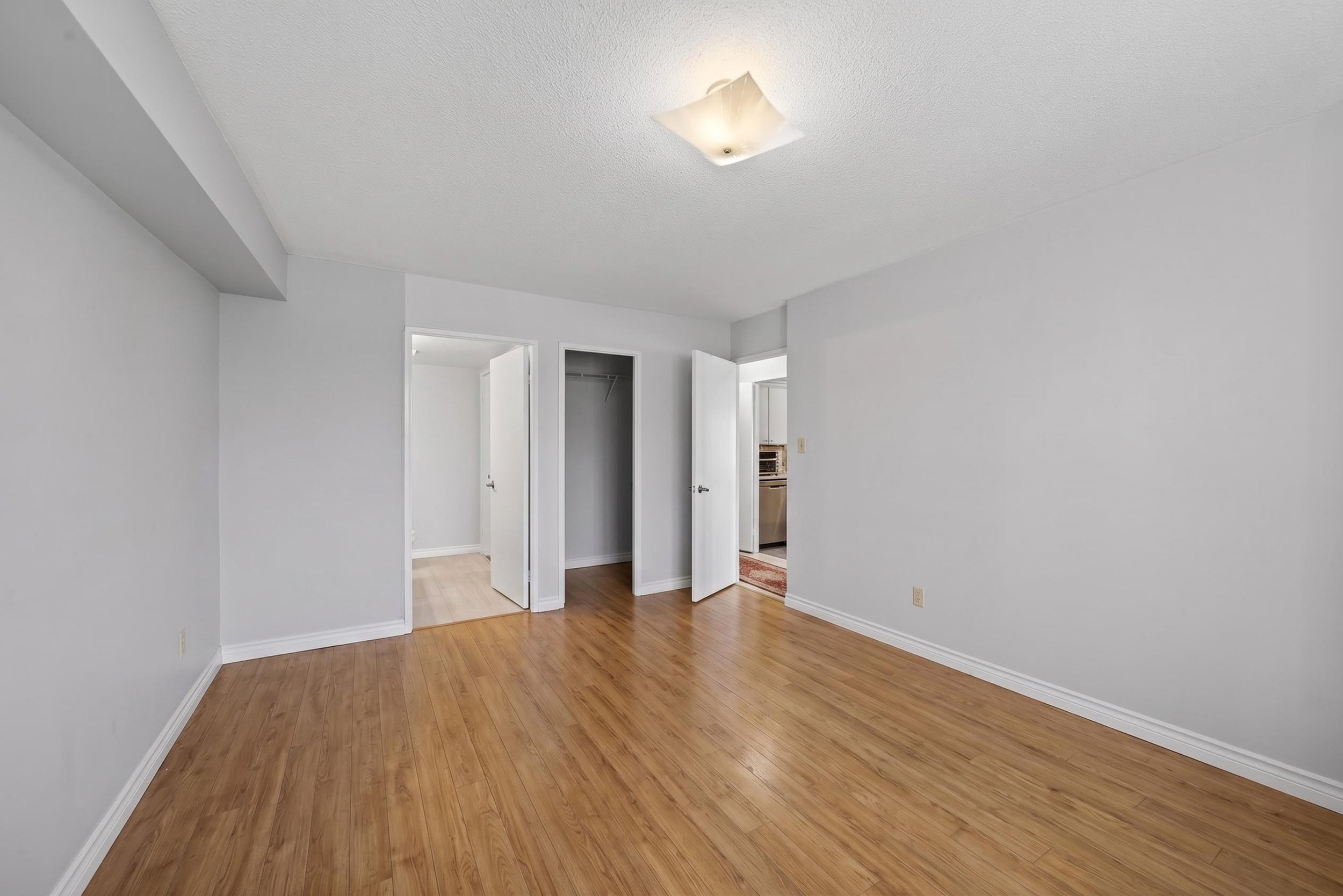 1580MississaugaValleyBlvd_Destaged_Interior53.jpg