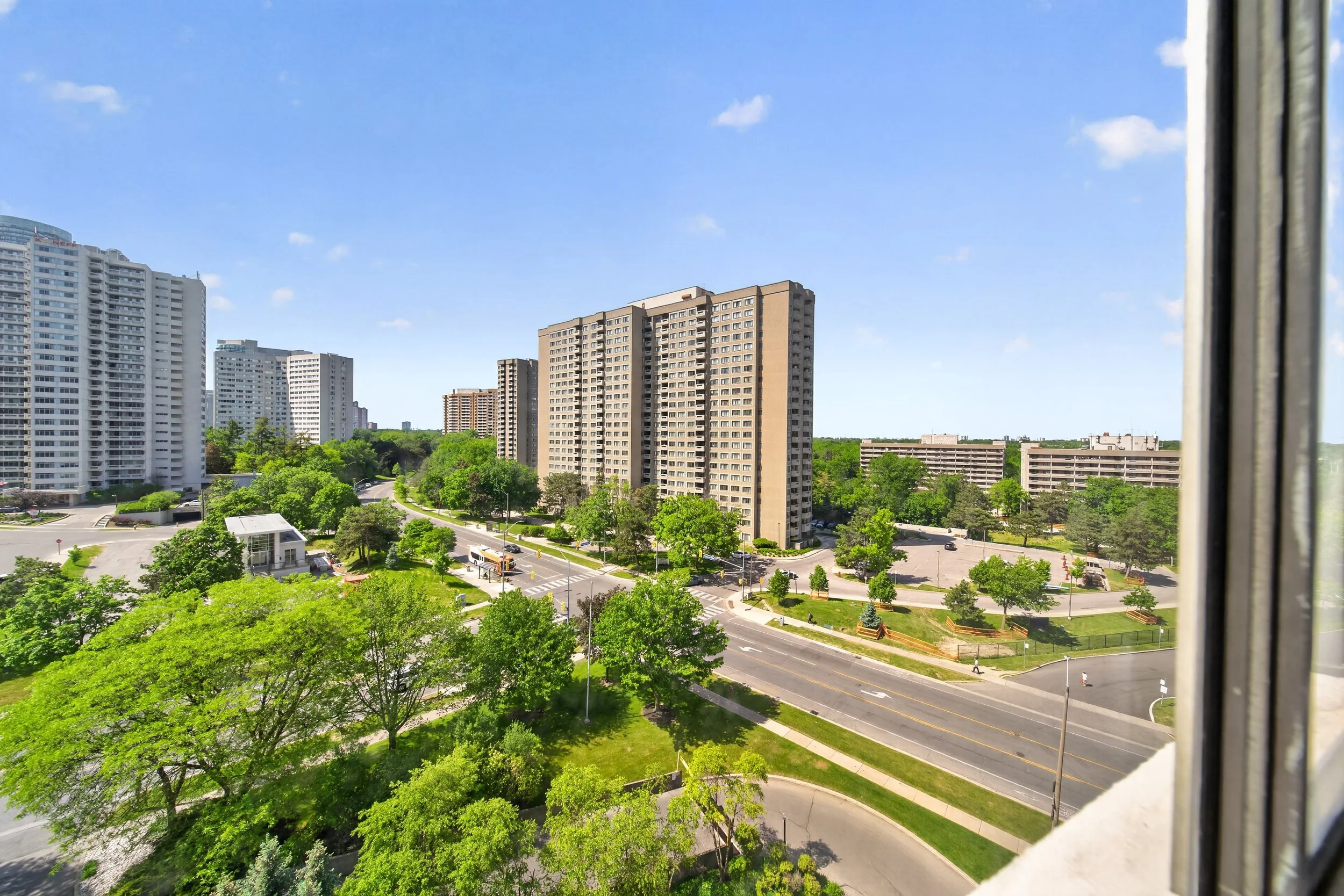 1580MississaugaValleyBlvd_Destaged_Exterior39.jpg