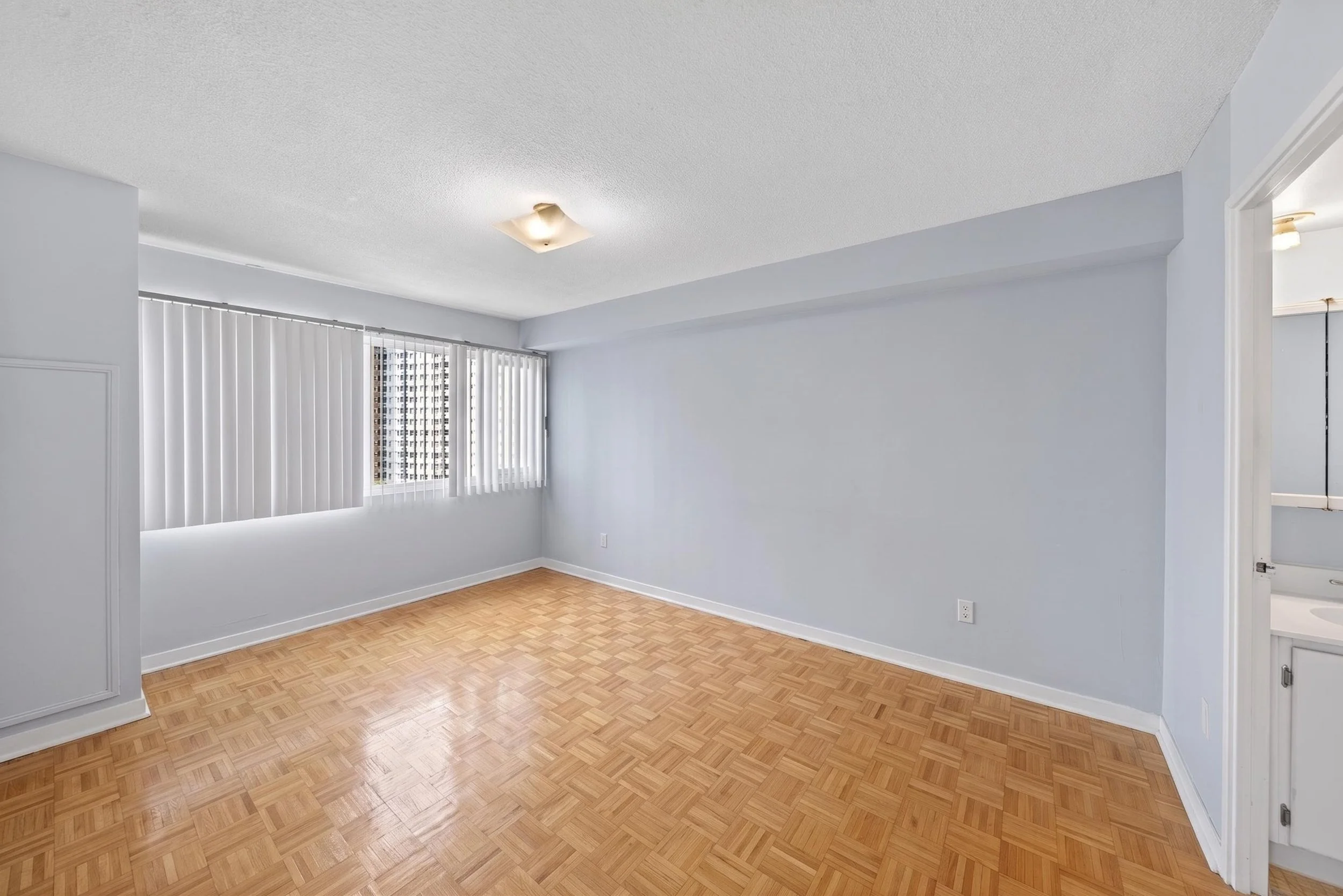 1580MississaugaValleyBlvd_Destaged_Interior55.jpg