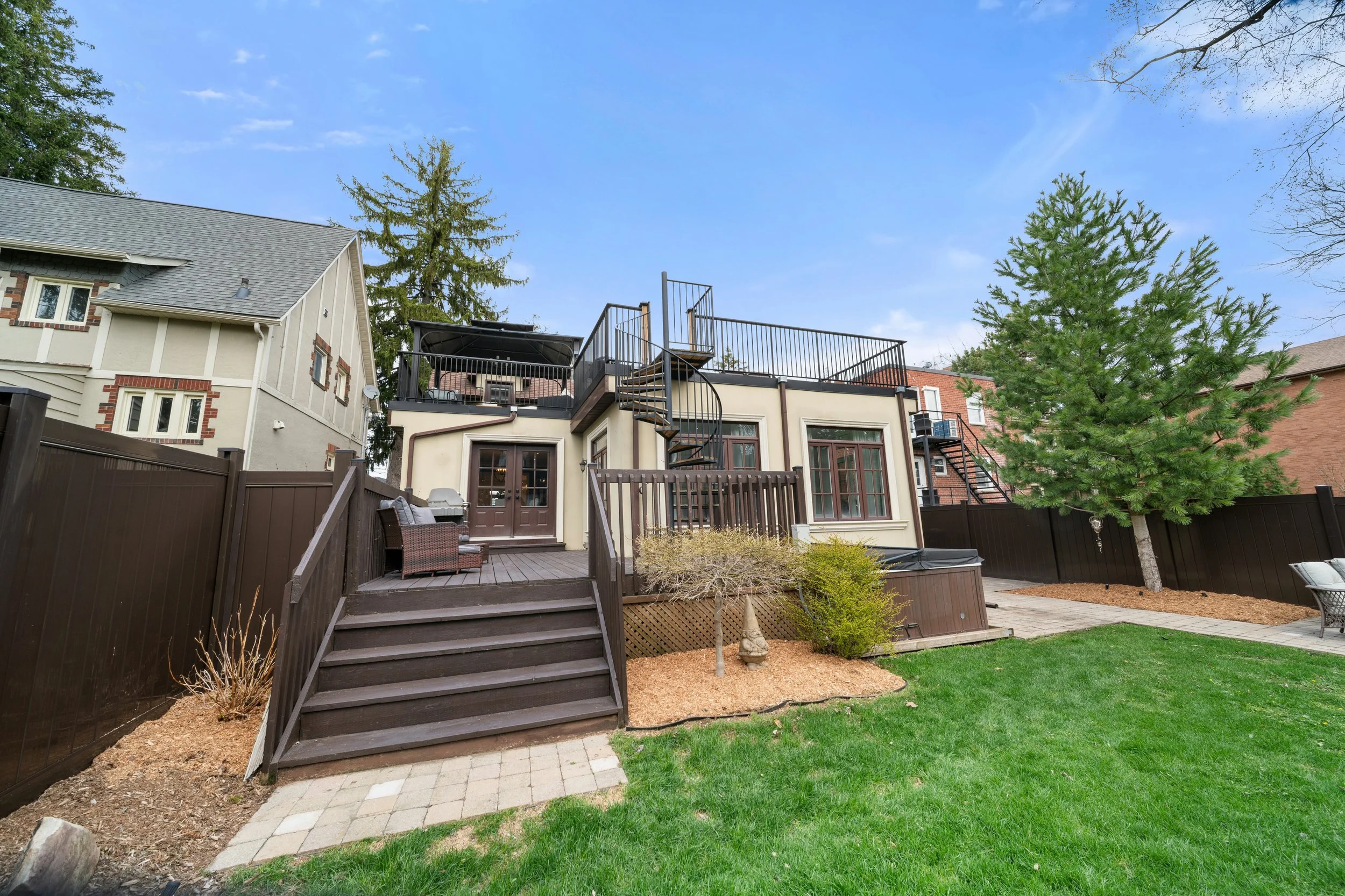 36 Mississauga Rd N_Exterior8.jpg