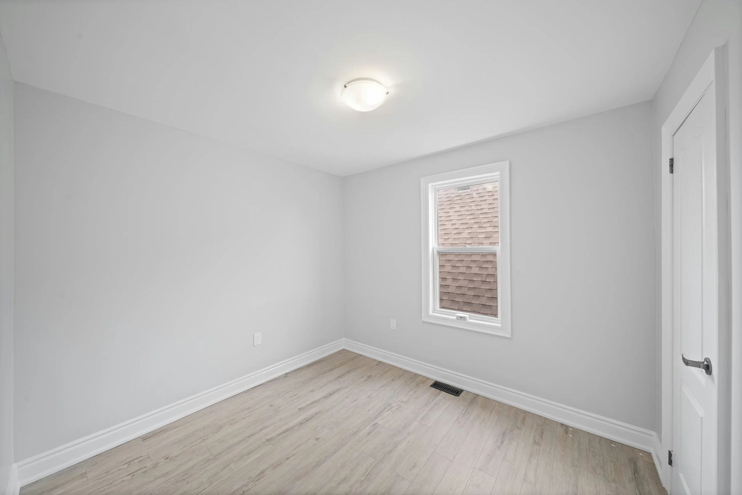 305WeirStN_Interior20.jpg