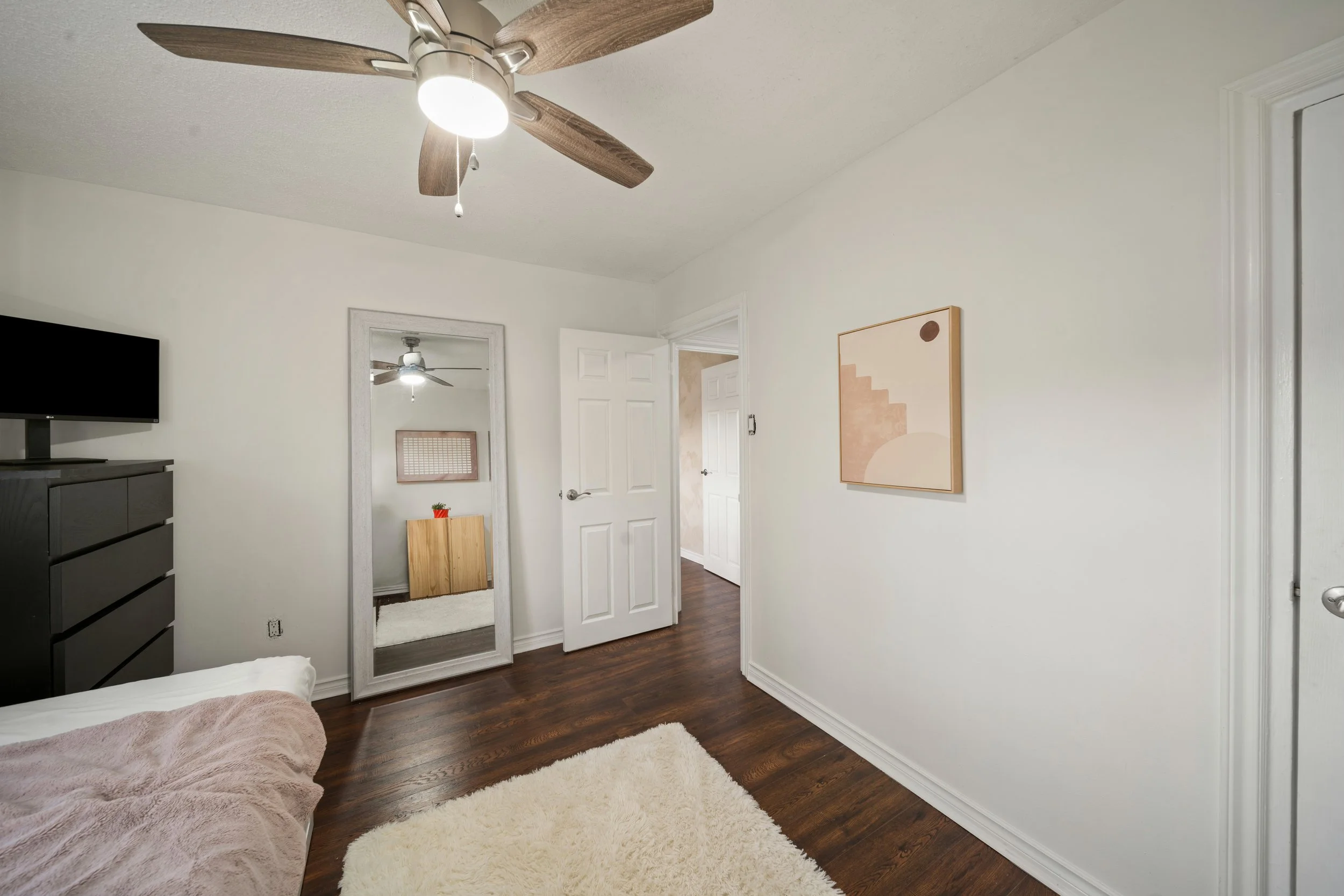 469 Claridge Rd _4_Interior4_FIXED.jpg