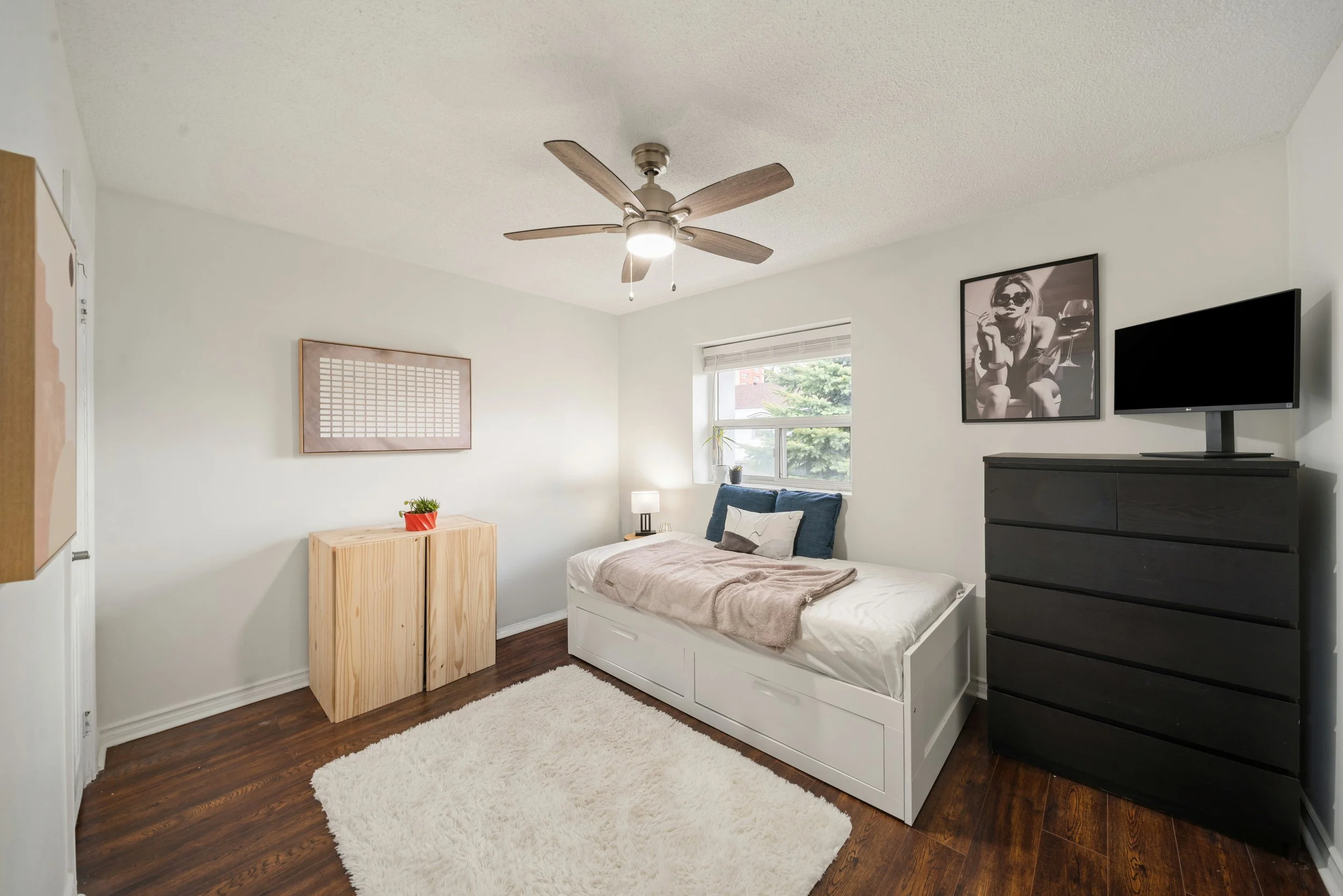 469 Claridge Rd _4_Interior3_Fixed.jpg