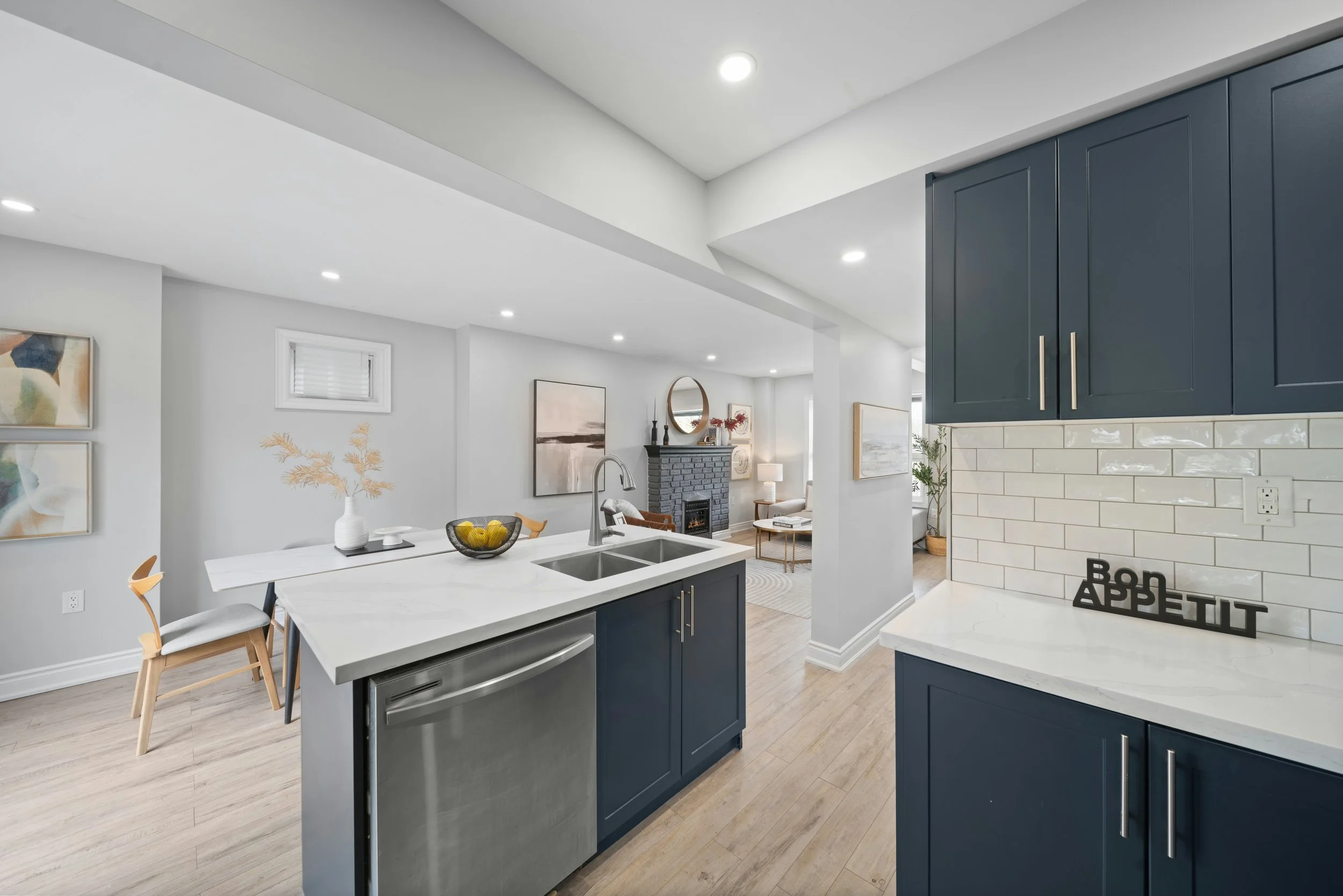305WeirStN_Interior15.jpg