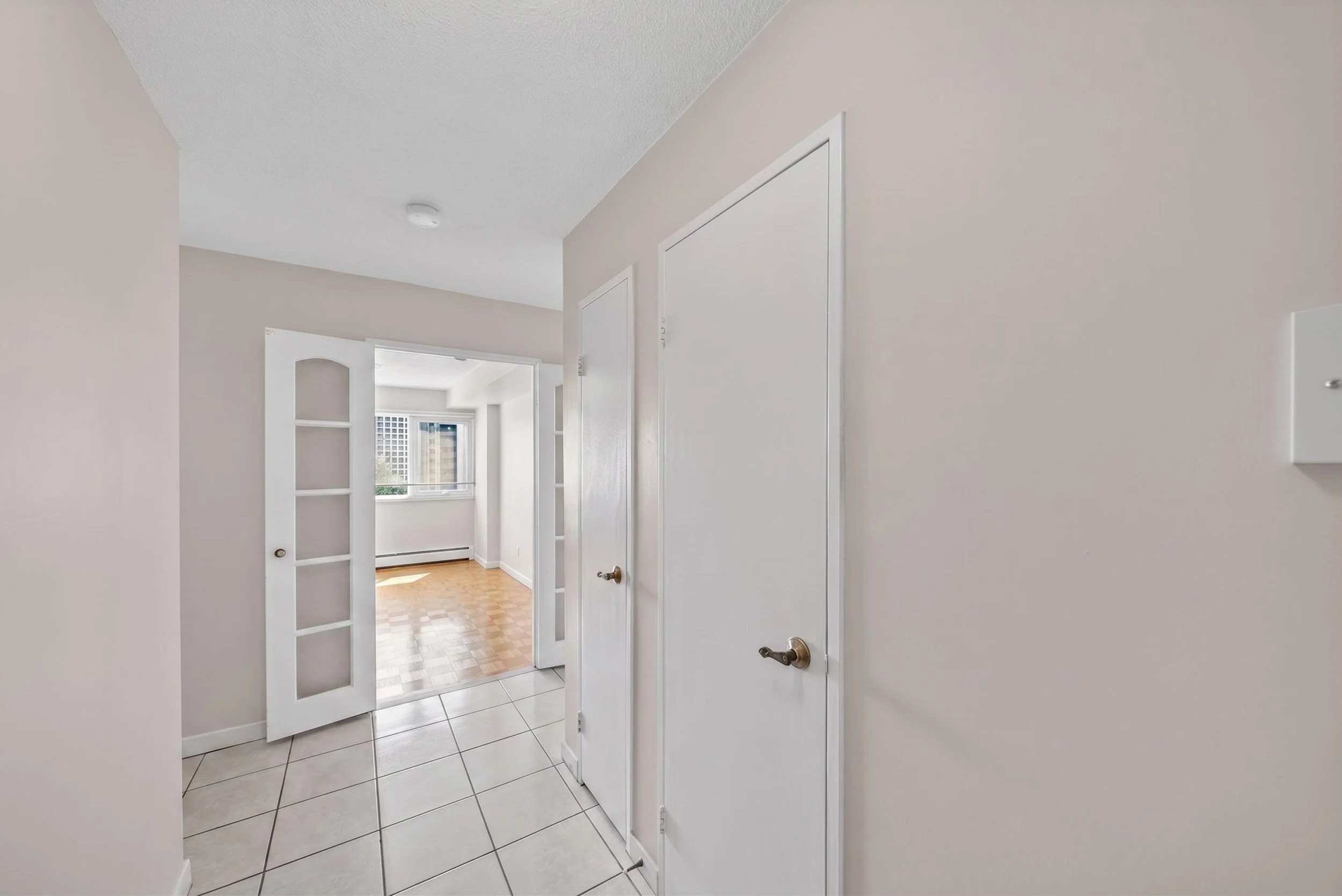 1580MississaugaValleyBlvd_Destaged_Interior46.jpg