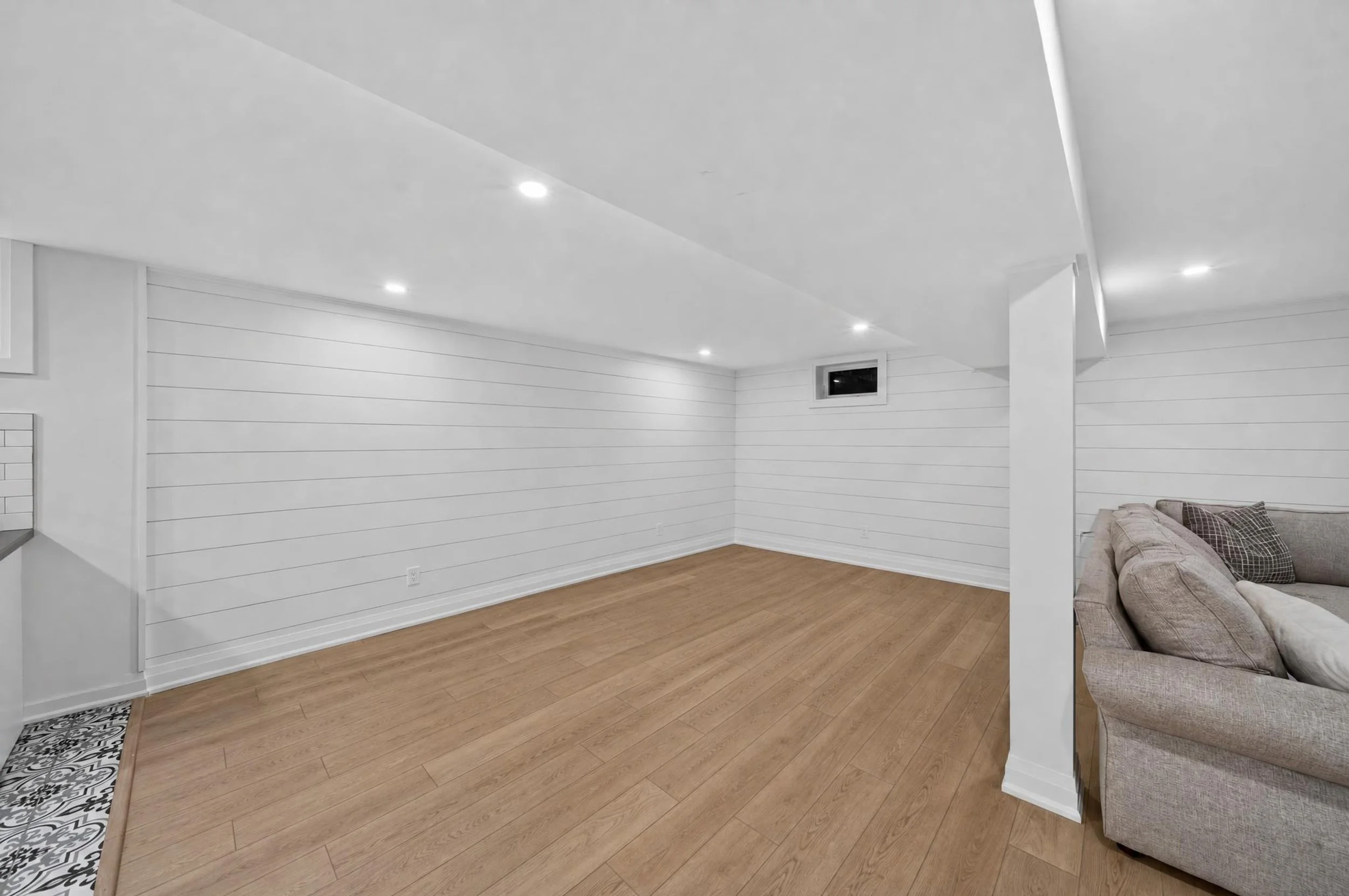 023_2612_Cushing_Rd_Interior_22.jpg