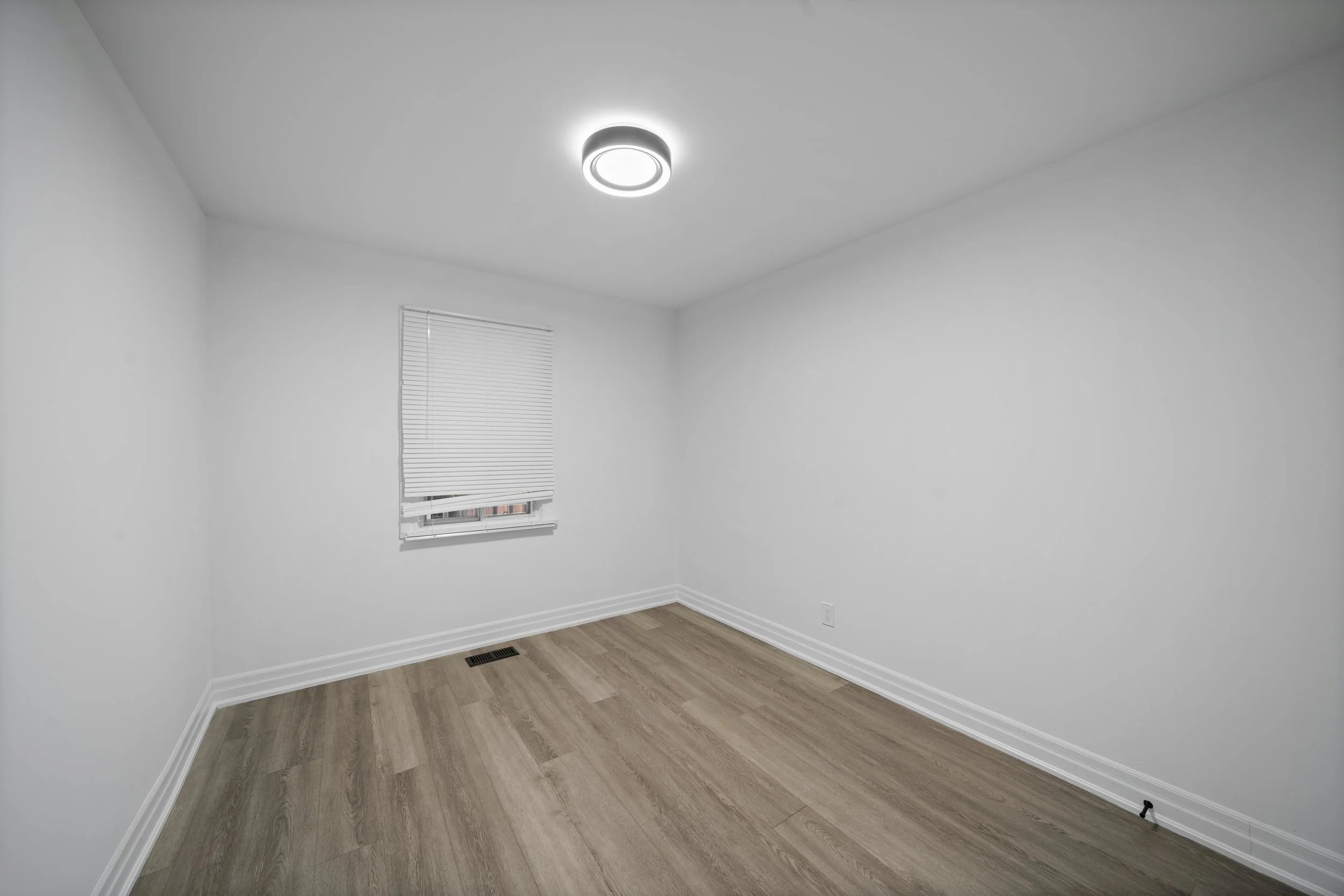 135TraginaAve_Interiors10.jpg