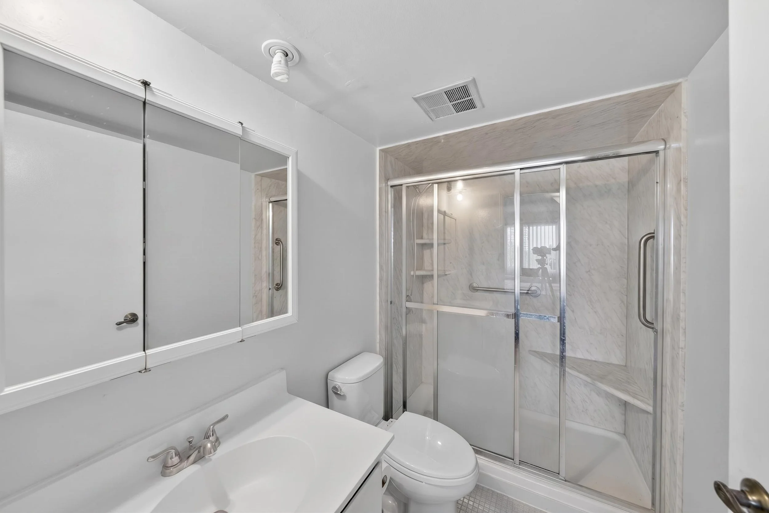 1580MississaugaValleyBlvd_Destaged_Interior54.jpg