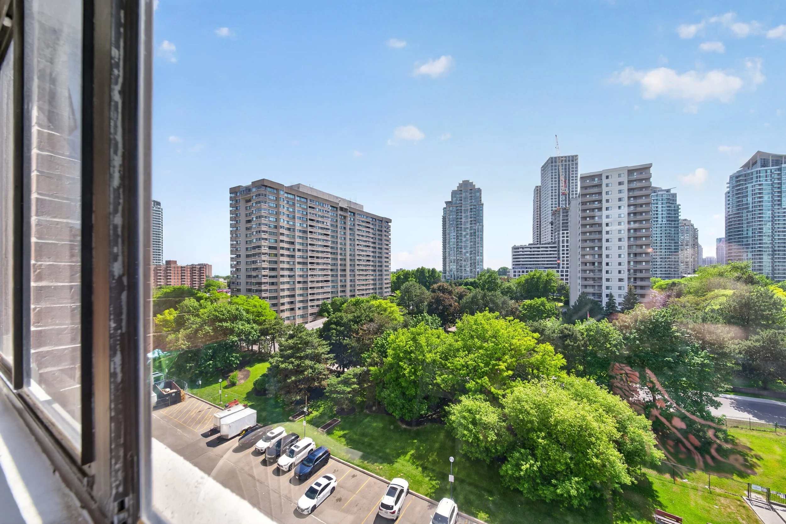 1580MississaugaValleyBlvd_Destaged_Exterior41.jpg