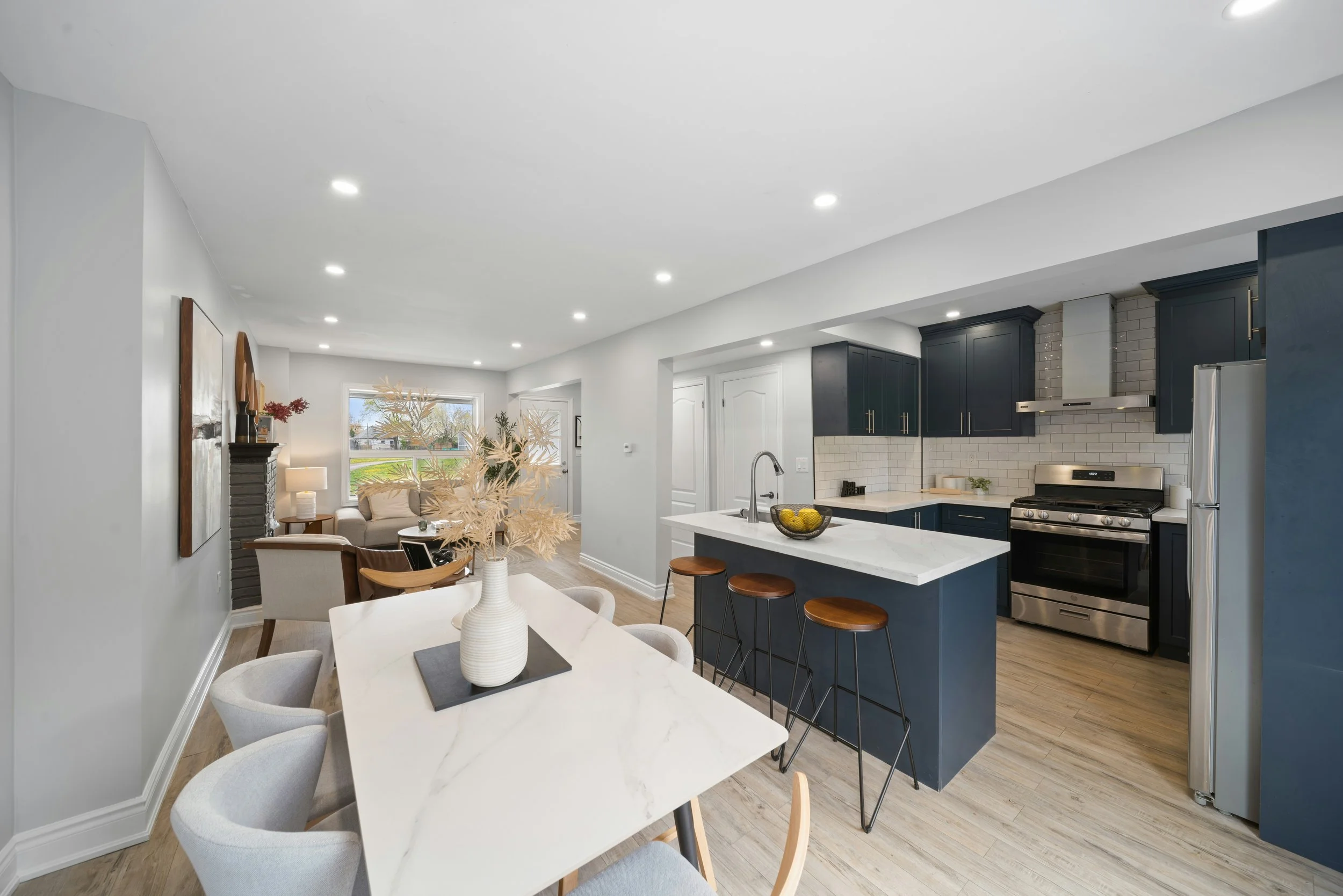 305WeirStN_Interior16.jpg
