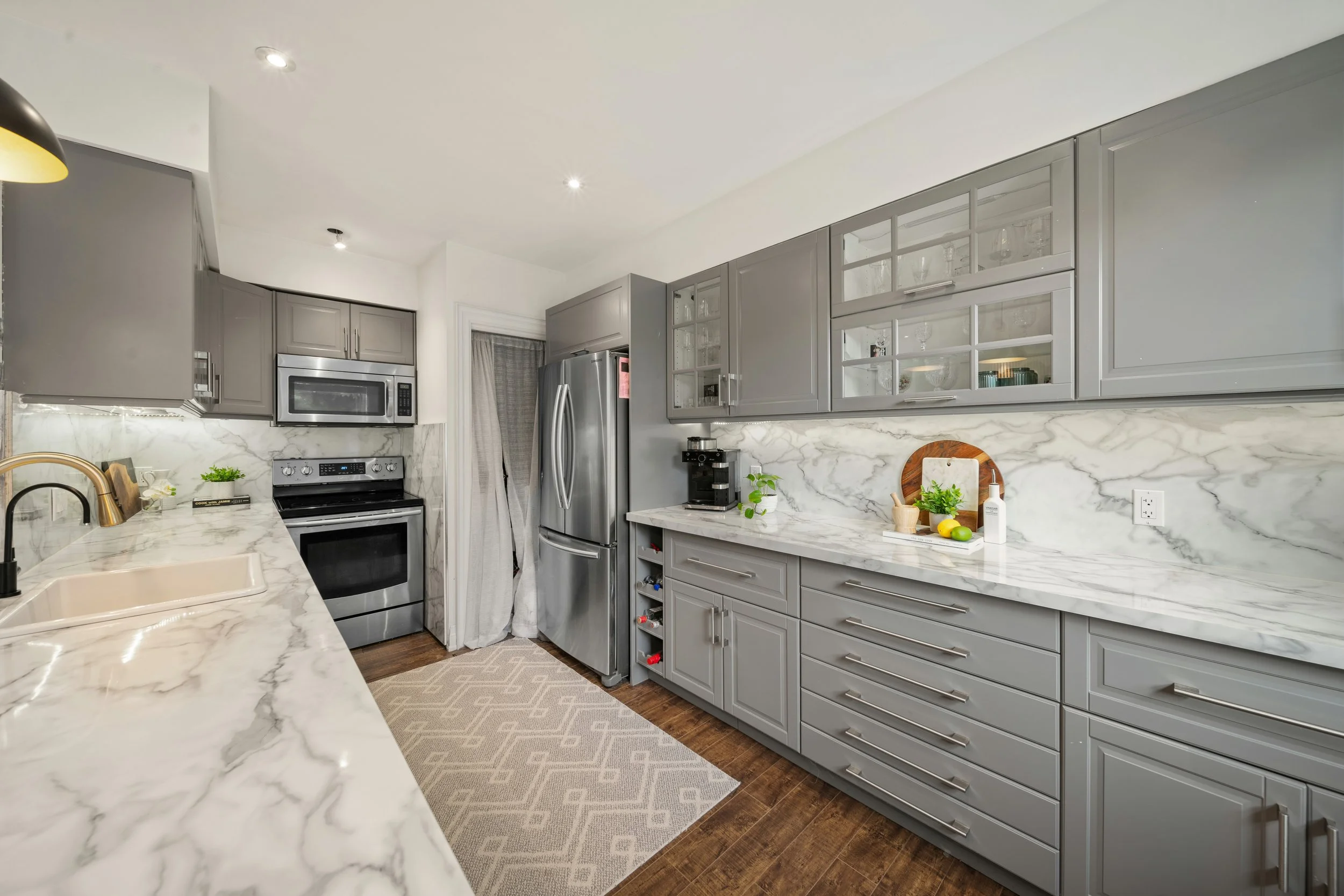 469 Claridge Rd #4_Interior11.jpg