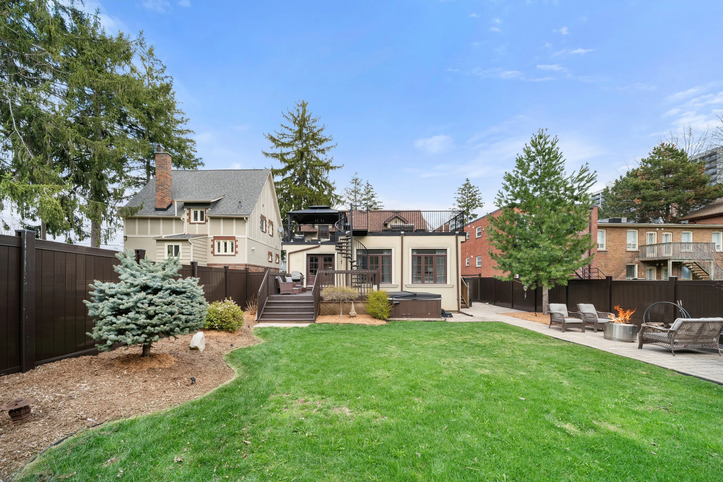 36 Mississauga Rd N_Exterior7.jpg