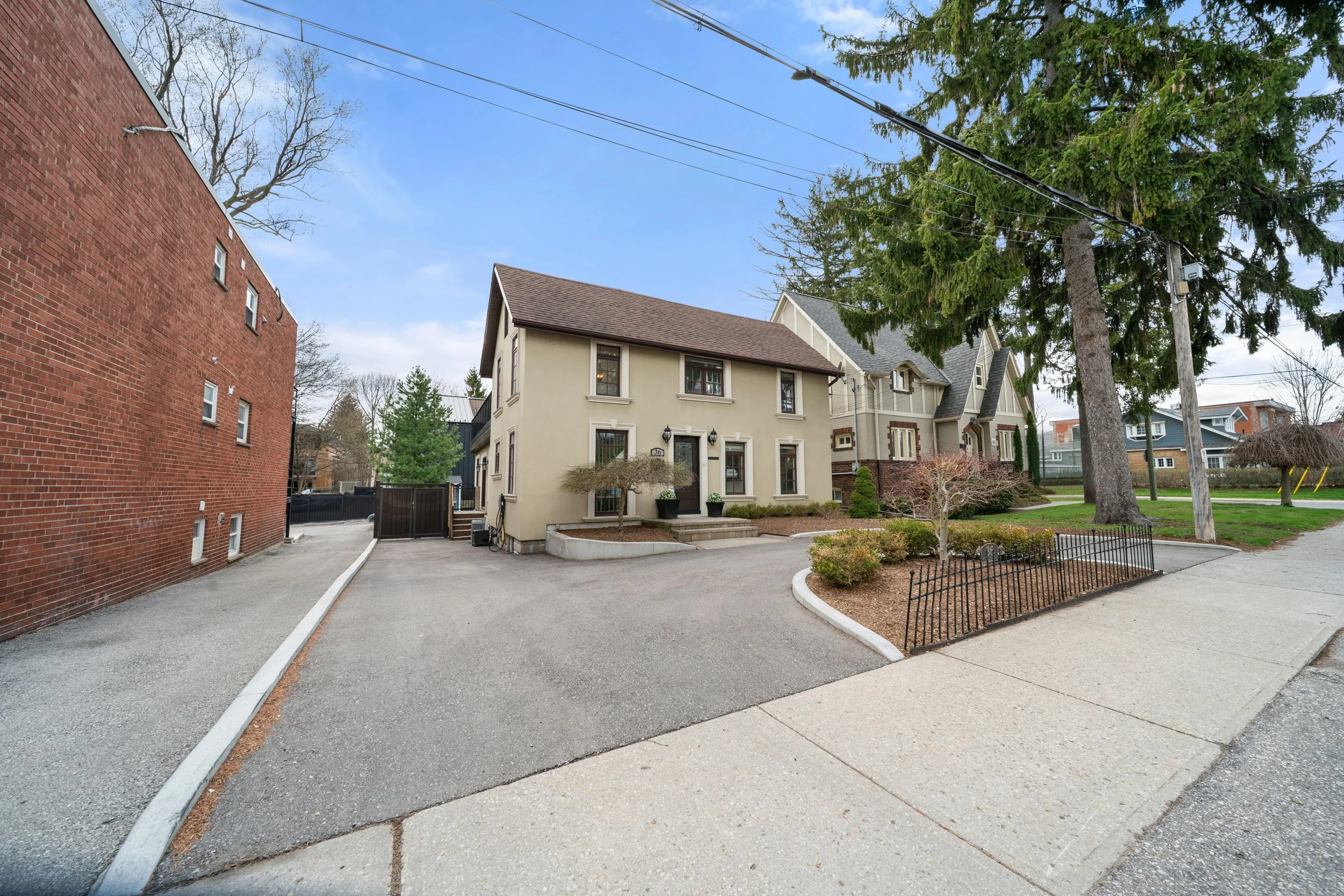 36 Mississauga Rd N_Exterior2.jpg