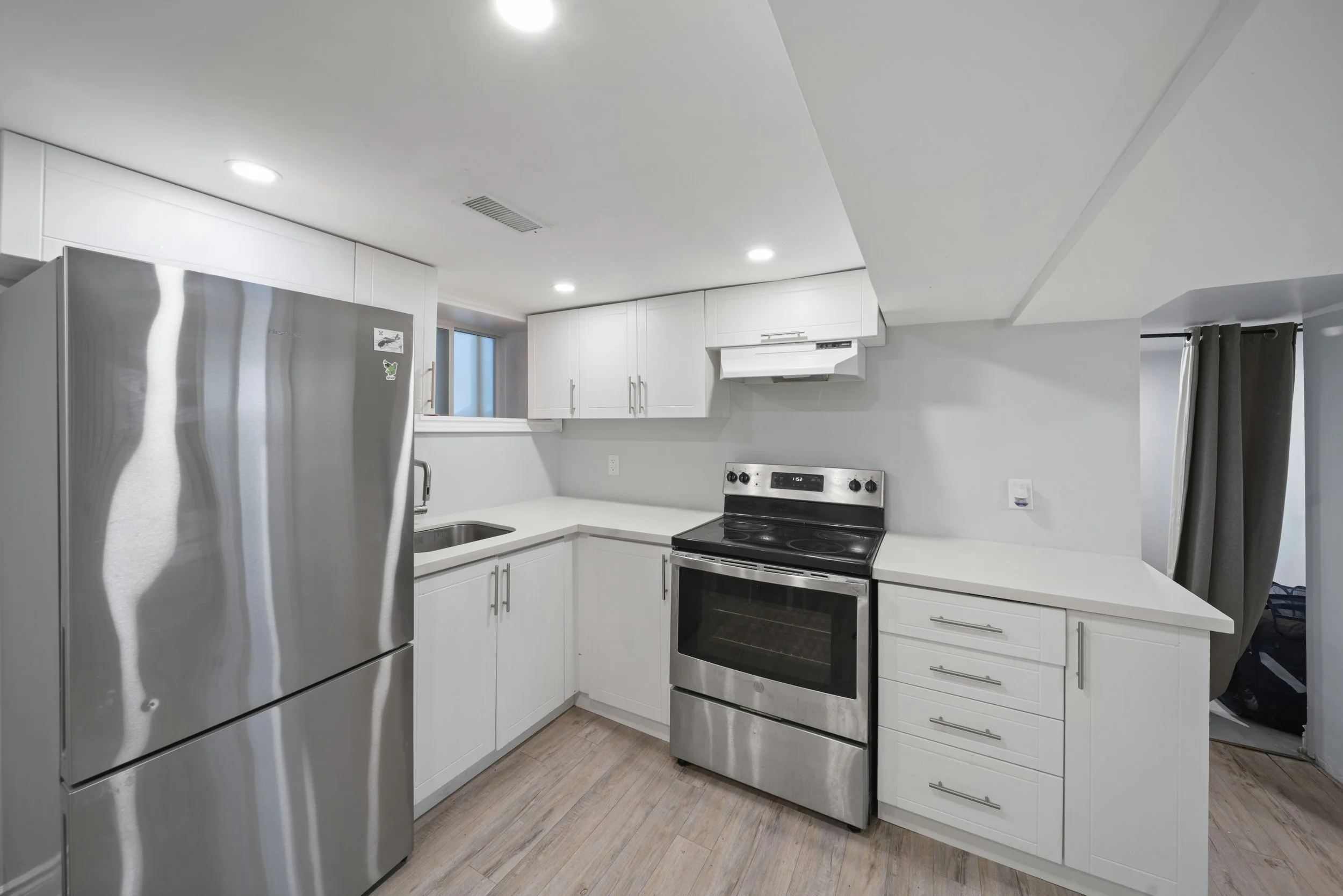 305WeirStN_Interior4_REMOVED.jpg