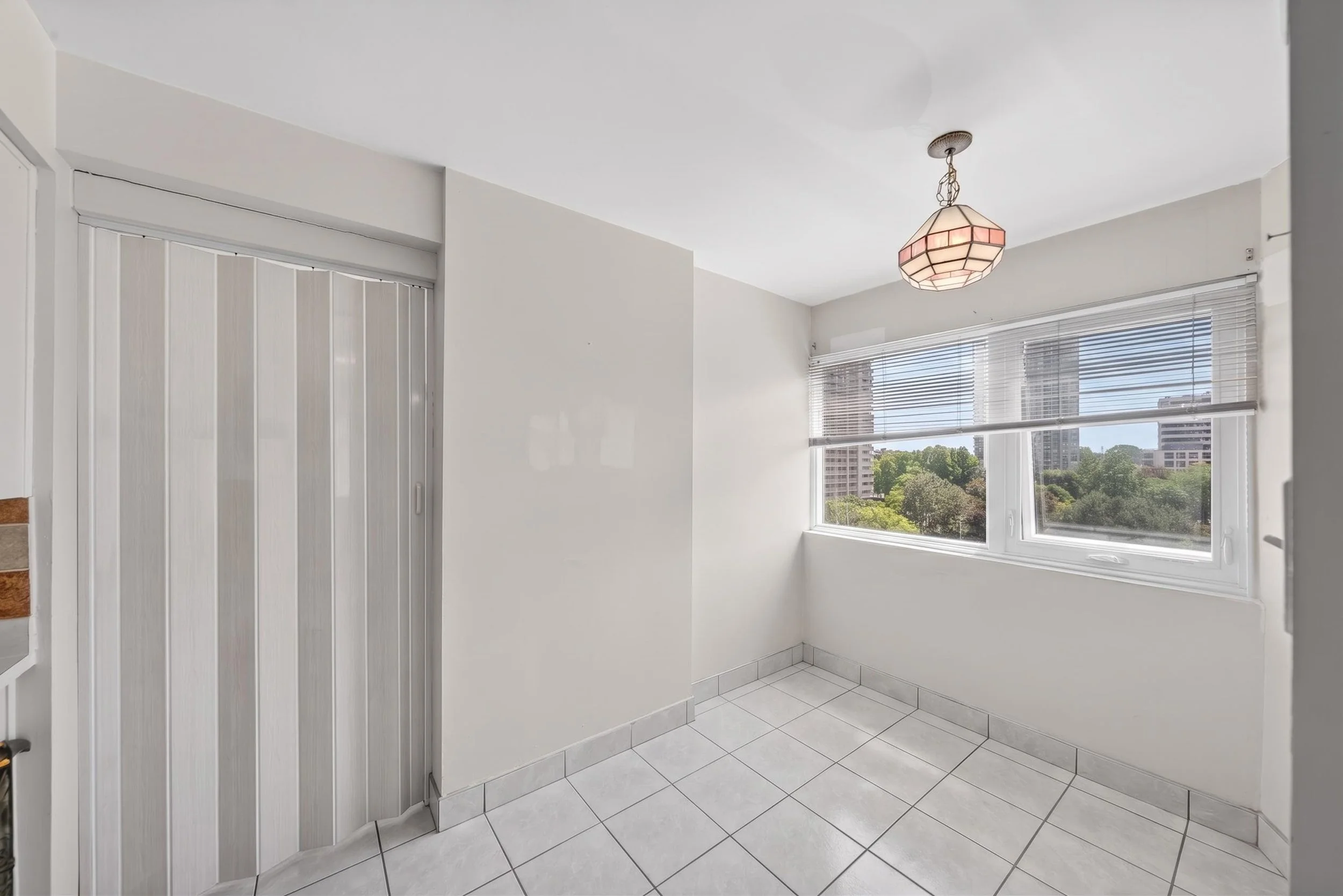 1580MississaugaValleyBlvd_Destaged_Interior58.jpg