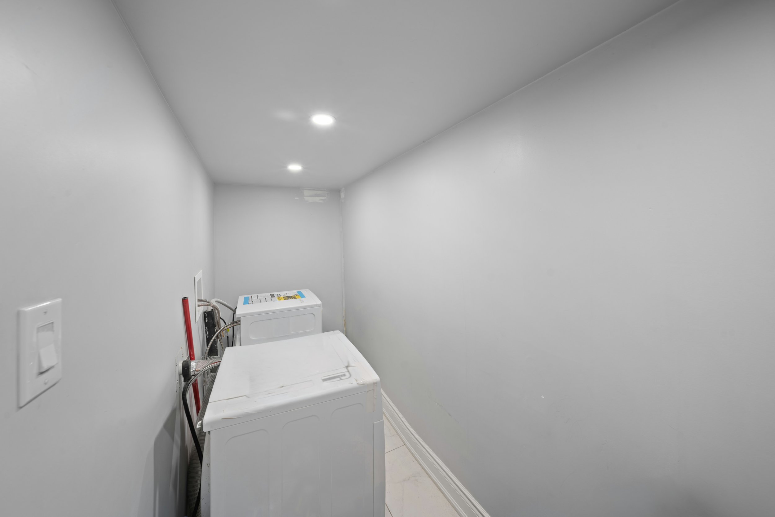 305WeirStN_Interior5_REMOVED.jpg