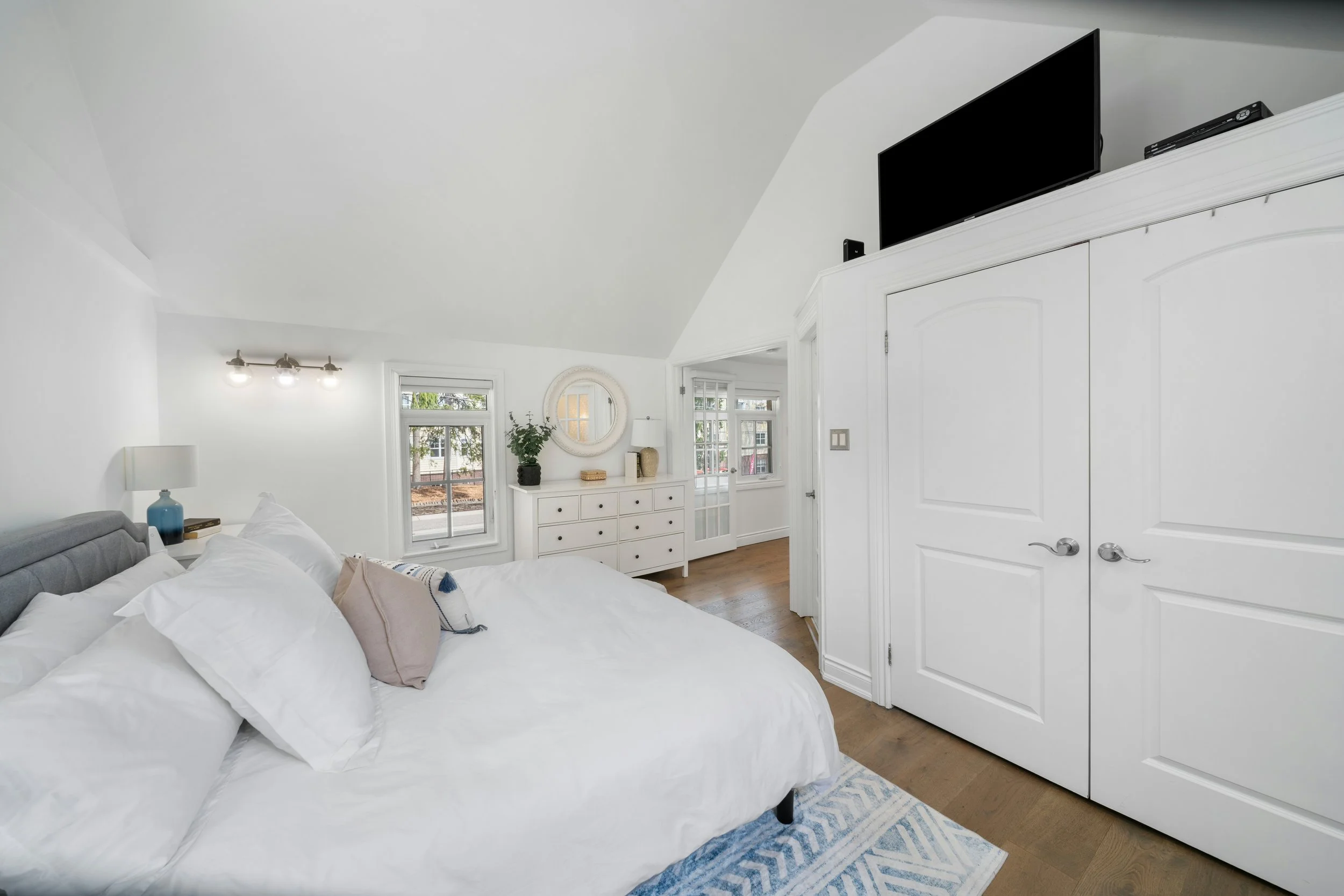 36 Mississauga Rd N_Interior3.jpg