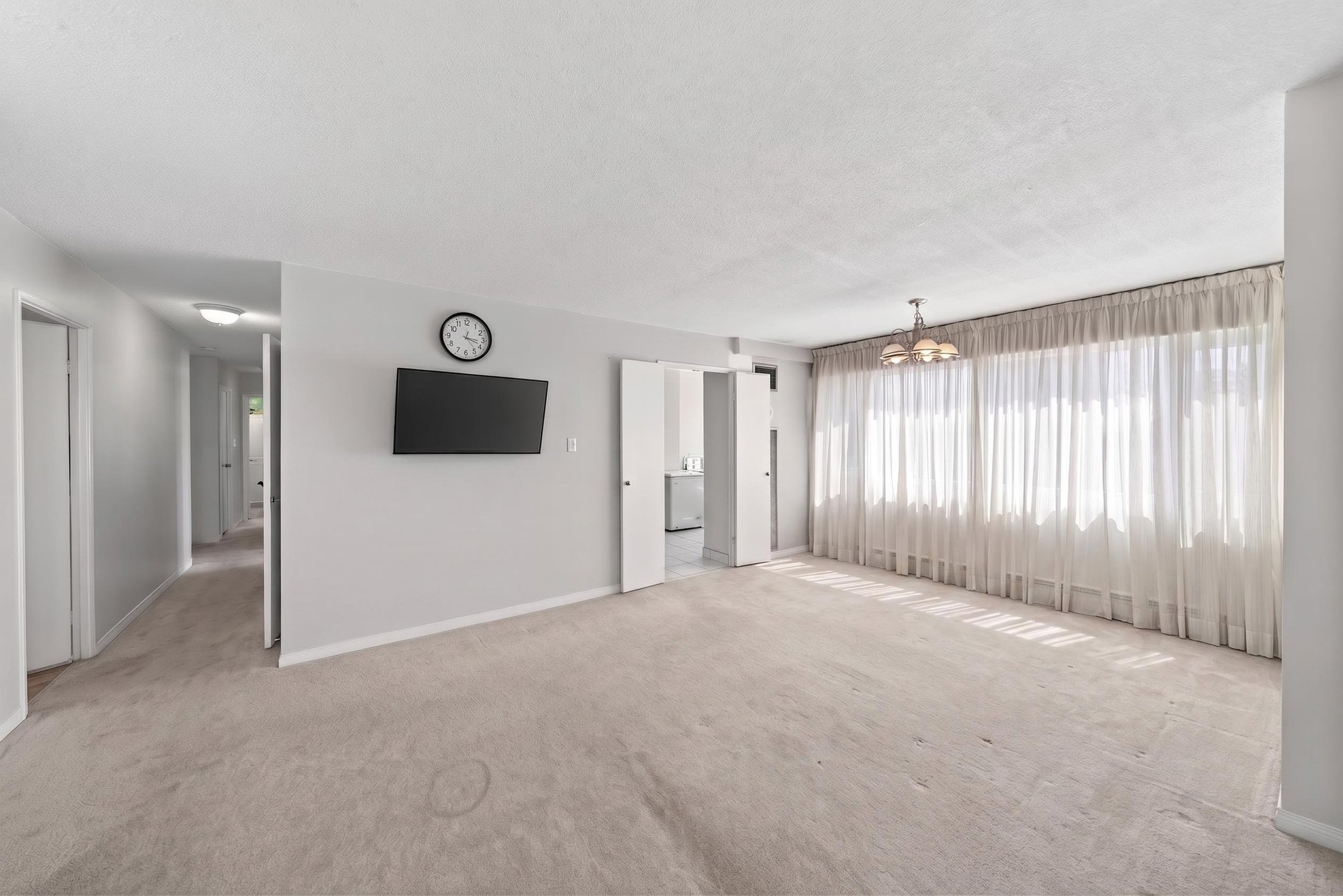 1580MississaugaValleyBlvd_Destaged_Interior63.jpg
