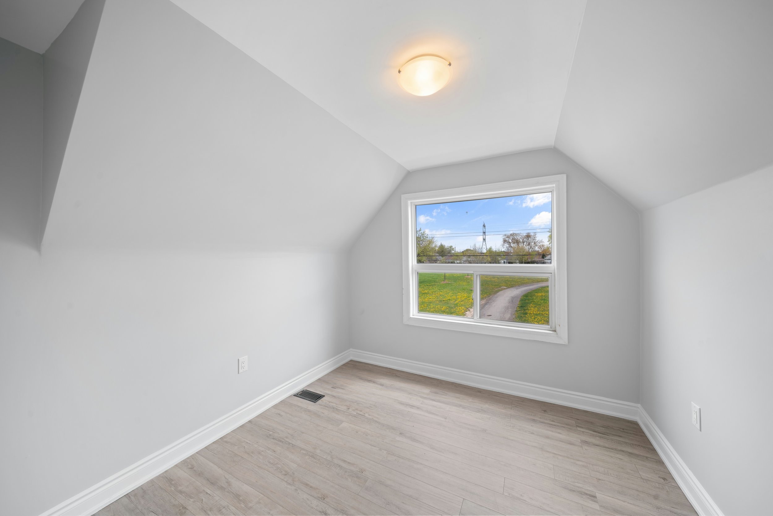 305WeirStN_Interior22.jpg