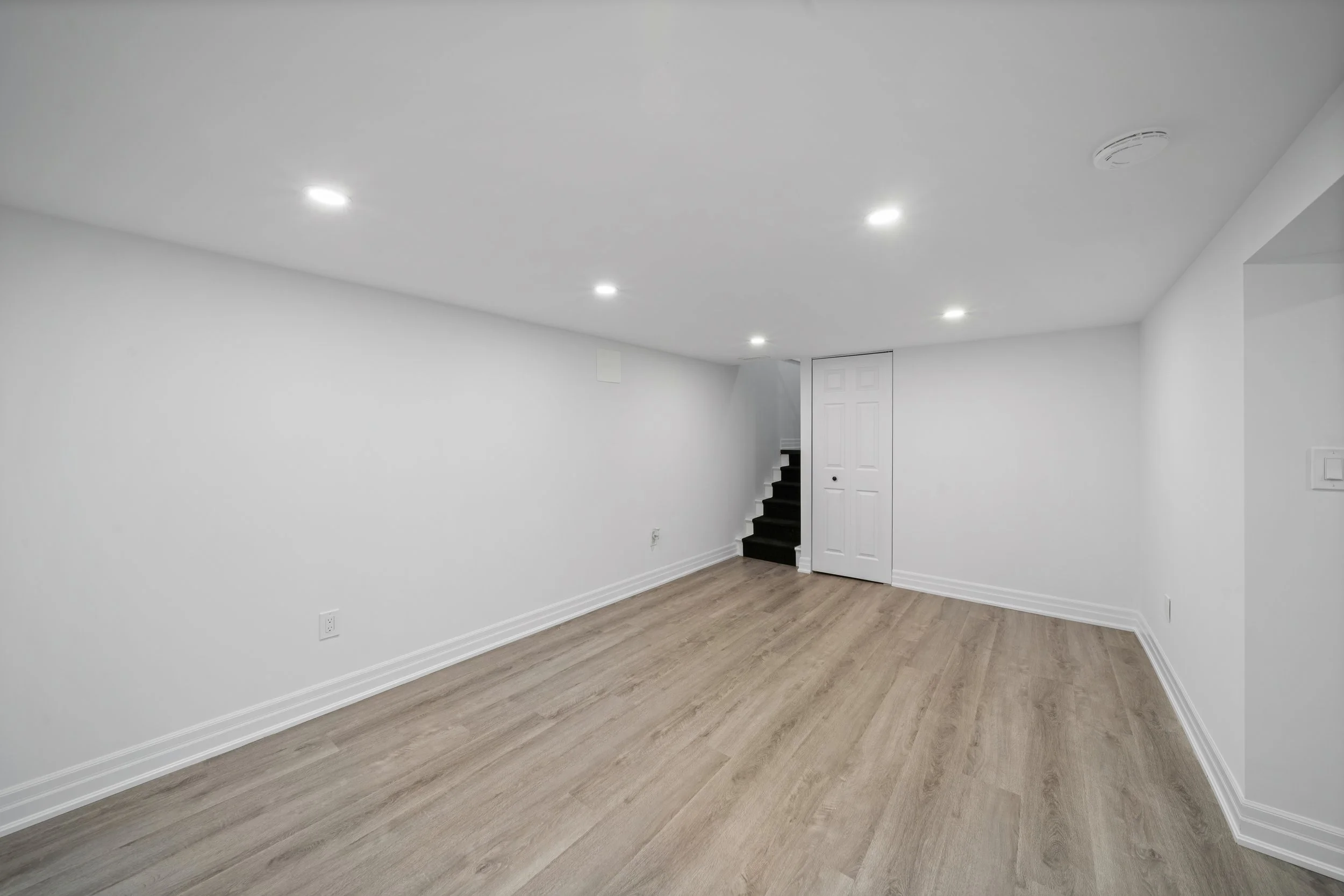 135TraginaAve_Interiors15.jpg