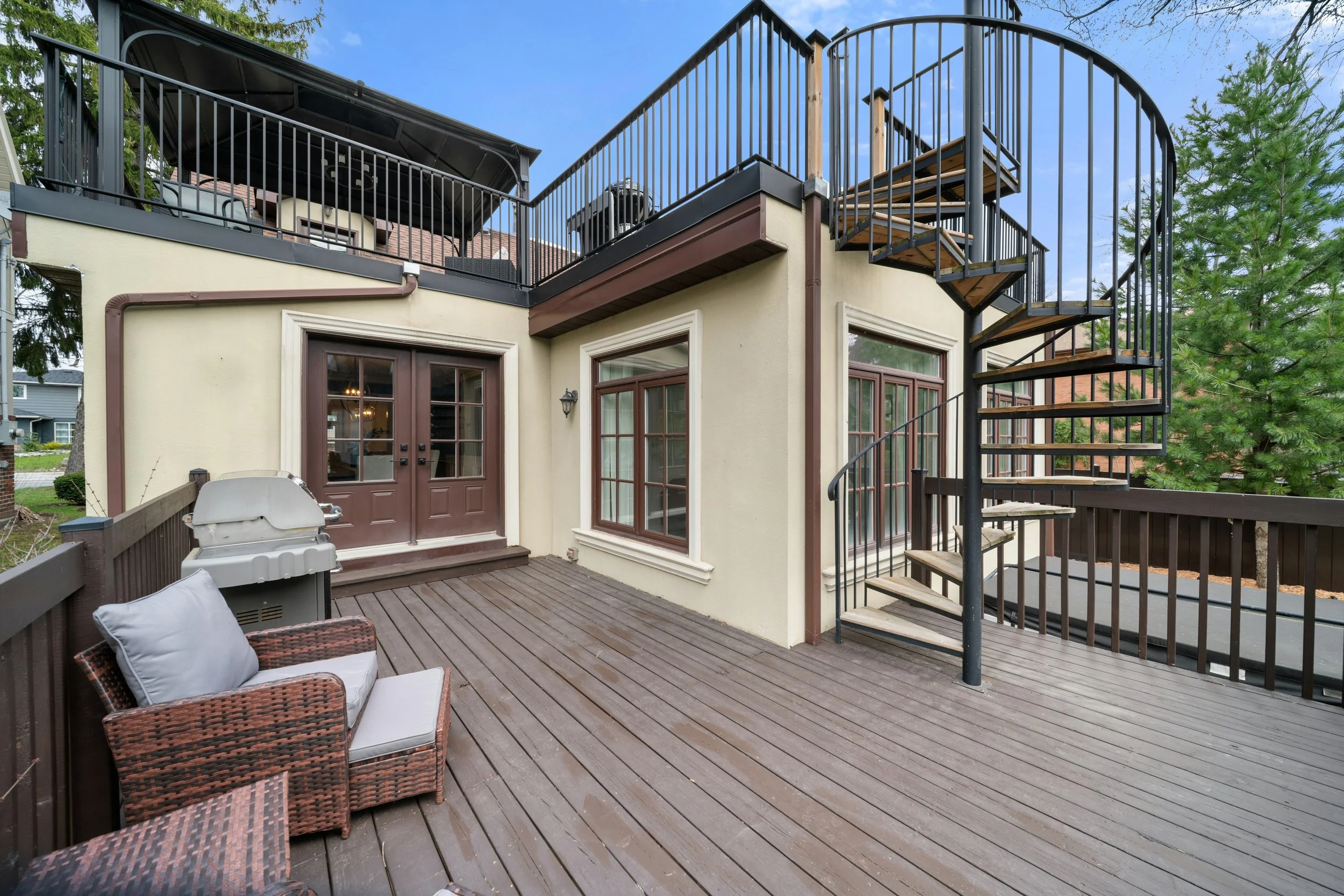 36 Mississauga Rd N_Exterior9.jpg