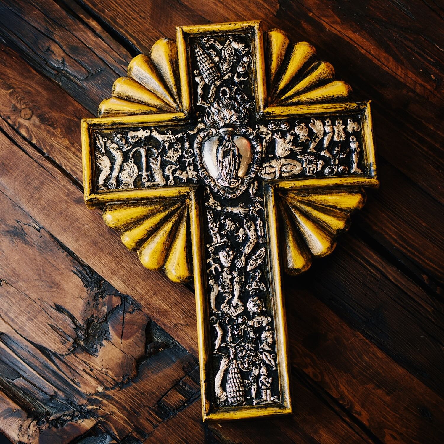 Cruz de Guadalupe Amarilla