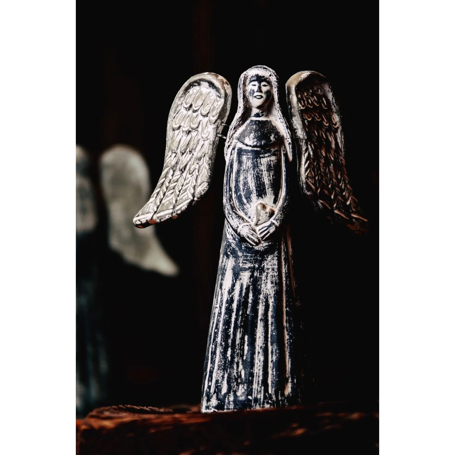 Handmade Angel y Corazón clay décor with distressed silver and white finish crafted in Mexico.