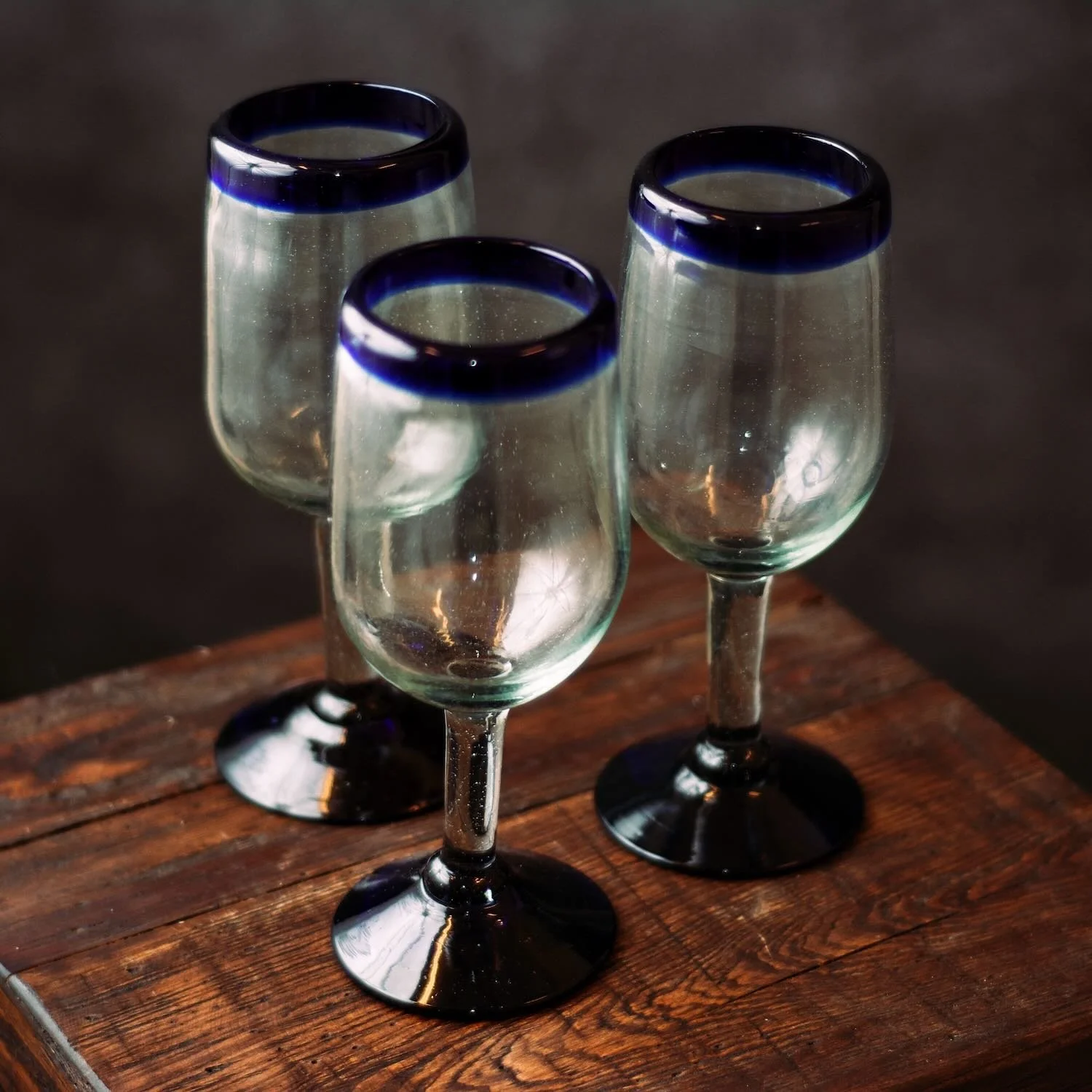 Cantina Wine Glass - Blue Rim