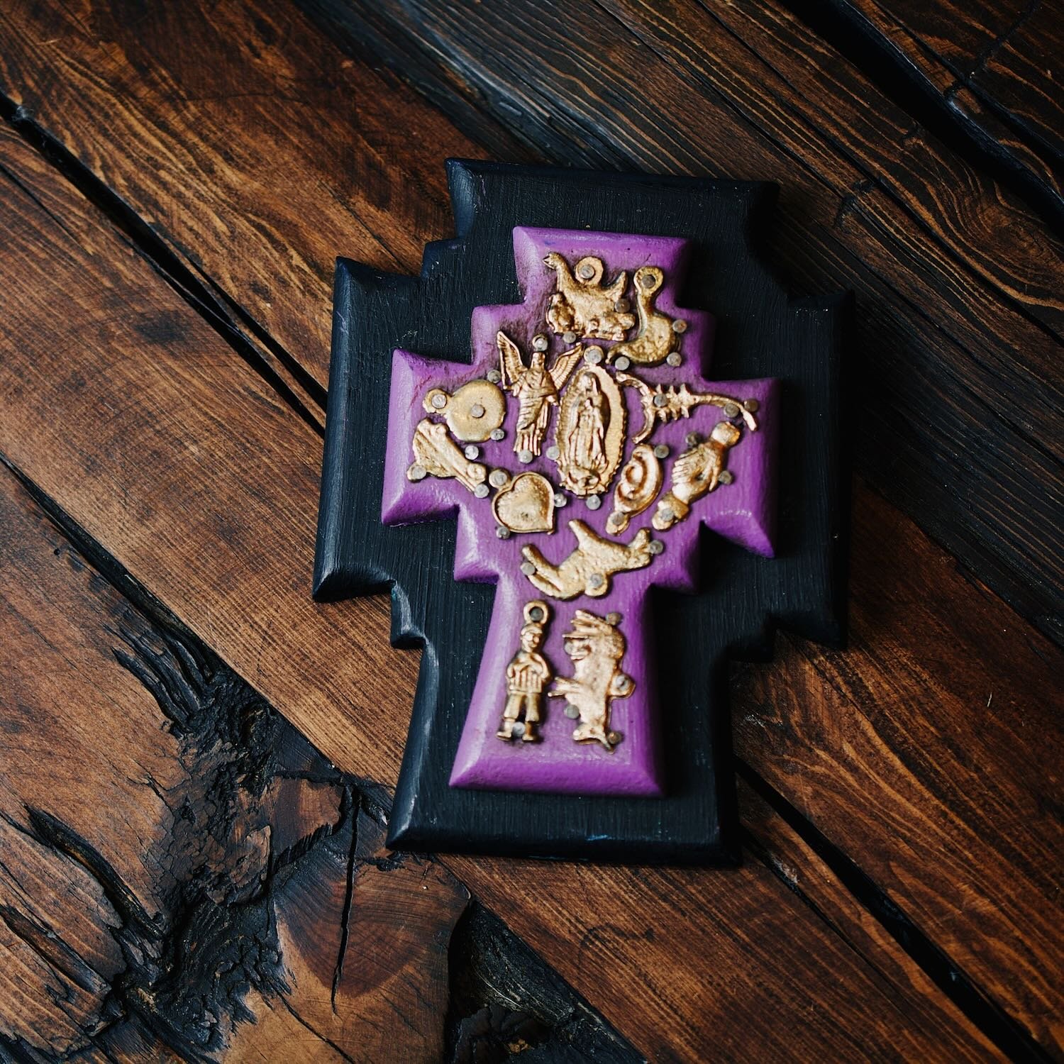 Cruz con Milagros - Purple
