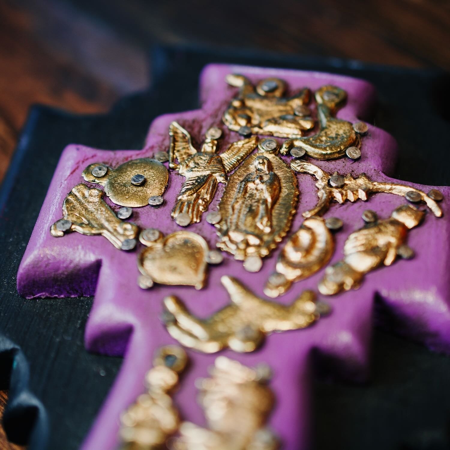 Cruz con Milagros - Purple
