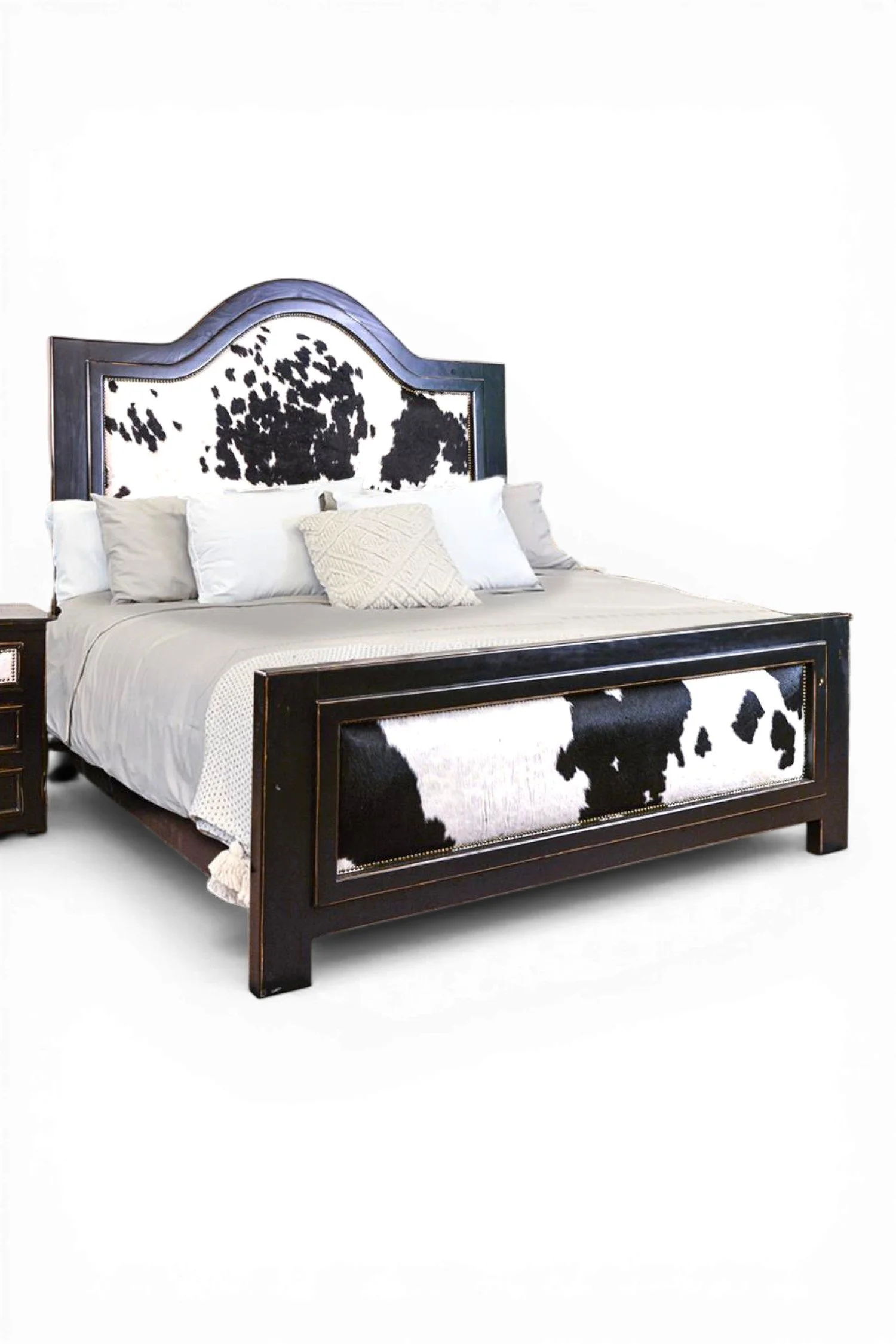 San Saba Black & White Cowhide Bed