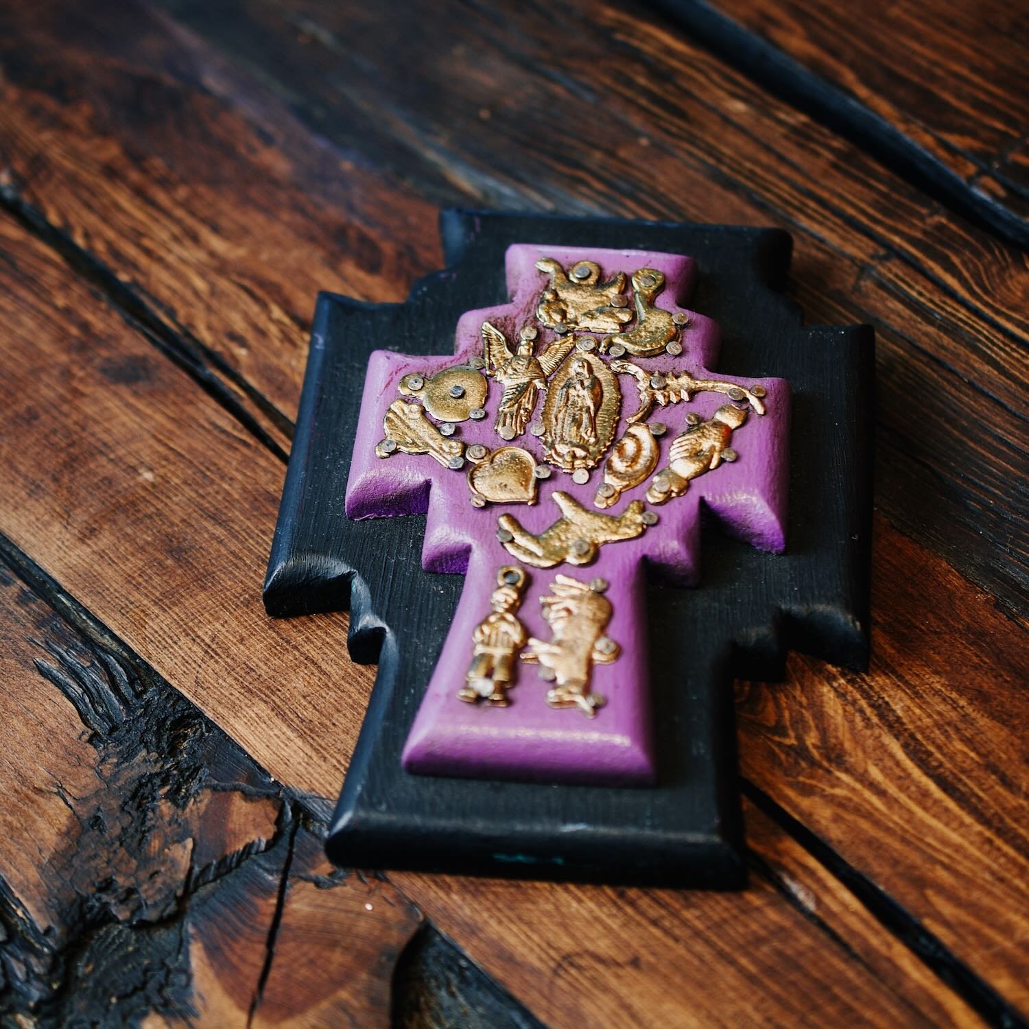 Cruz con Milagros - Purple